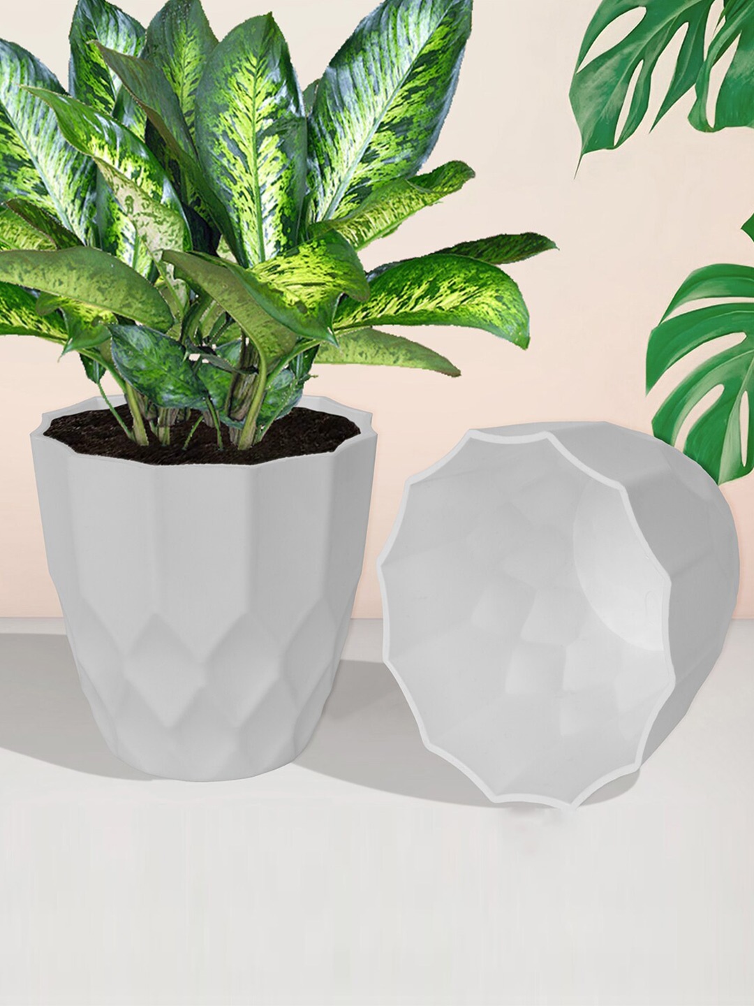

Kuber Industries White & Green 5 Pcs Textured Planters