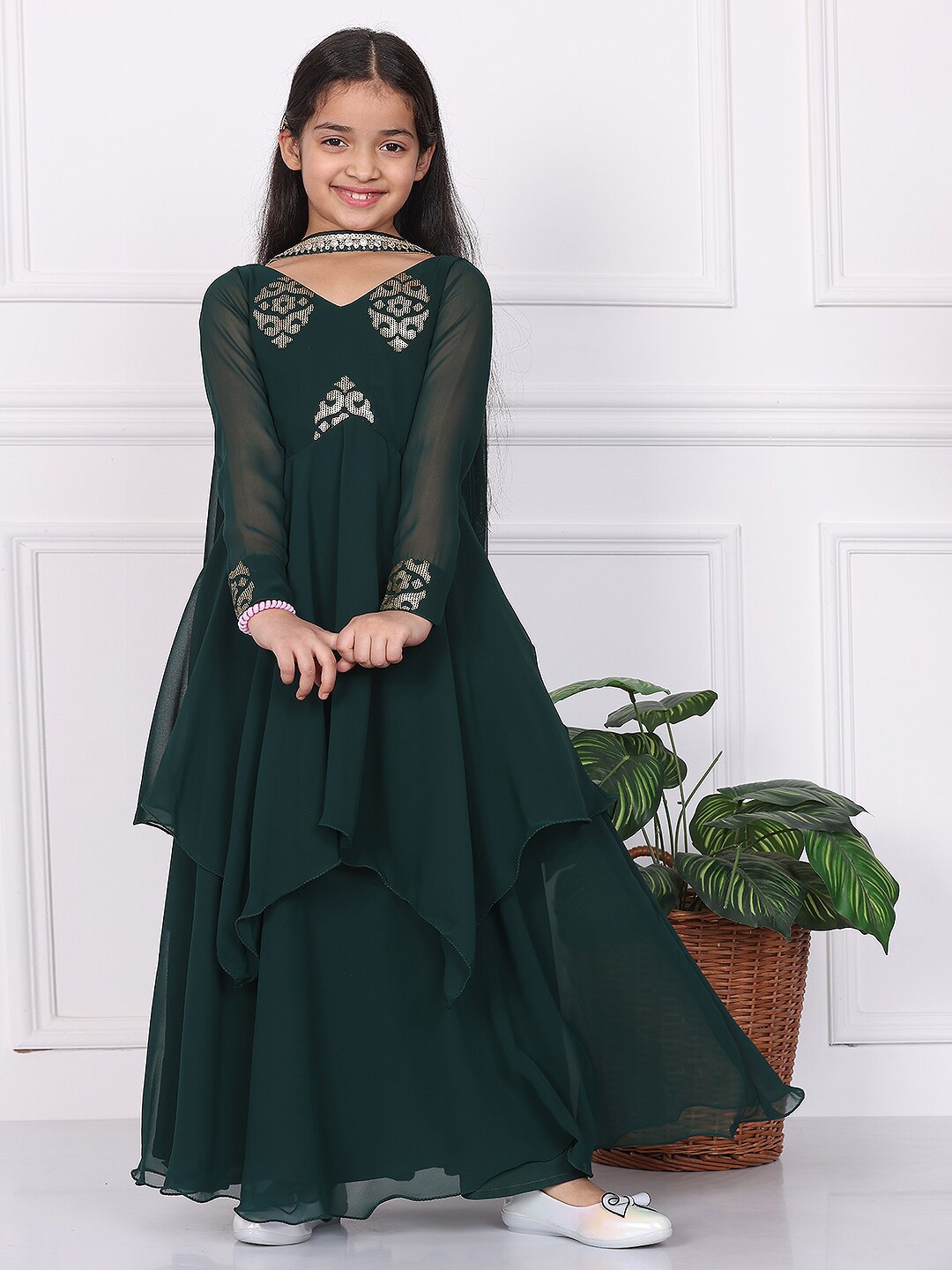 

Ethnovog Girls V-neck Ethnic Print Full Sleeves Asymmetric Kurta with Skirt & Dupatta, Green
