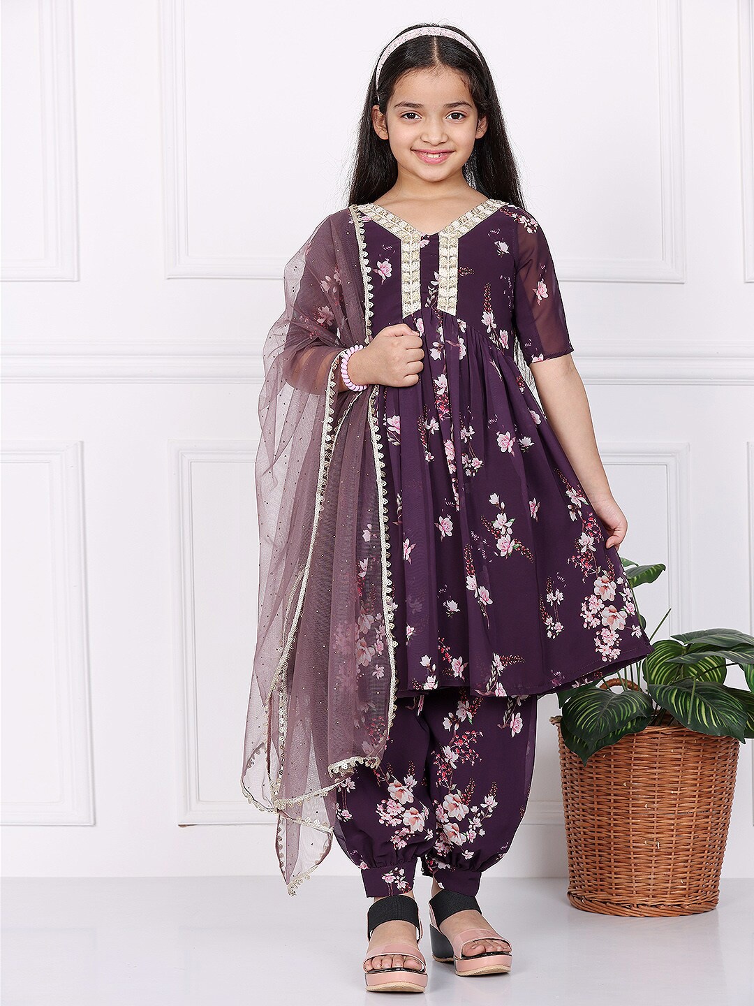 

Ethnovog Girls Net Georgette Floral Printed Suit Set, Purple