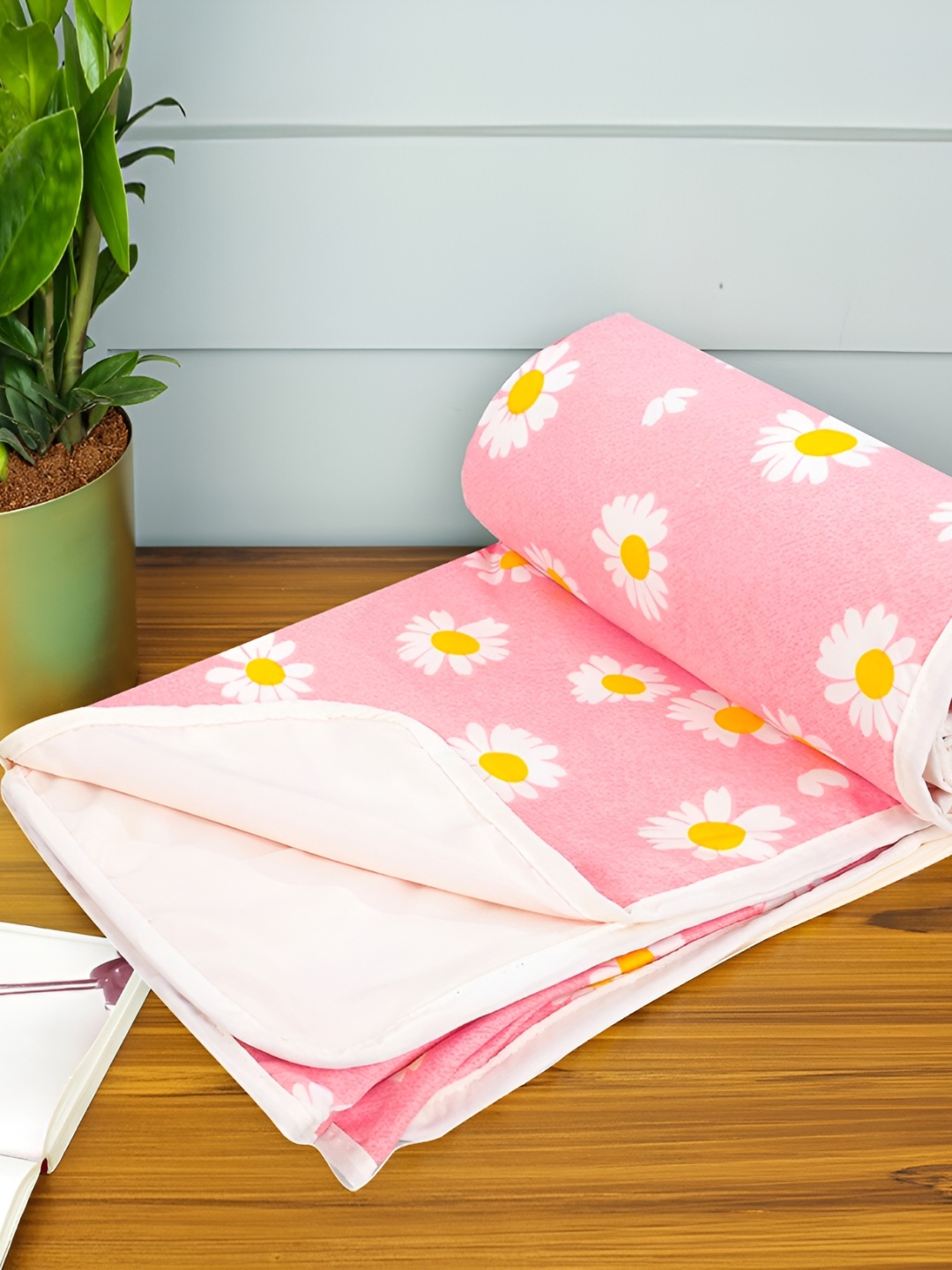 

bsb home Pink & White Printed Cotton 120 GSM Reversible Double Bed Dohar