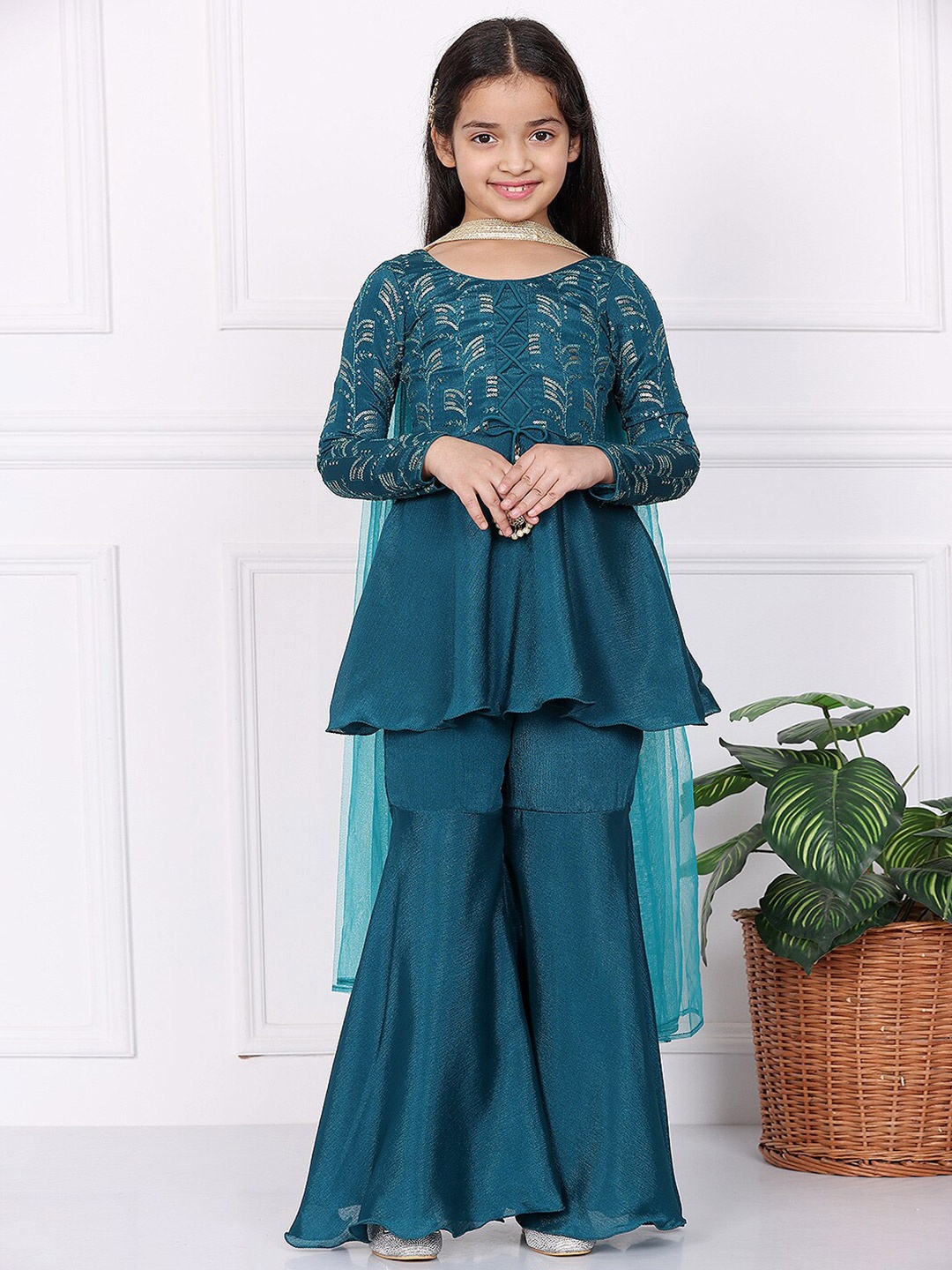 

Ethnovog Girls Round Neck Ethnic motifs Net Embroidered Kurta Set, Teal