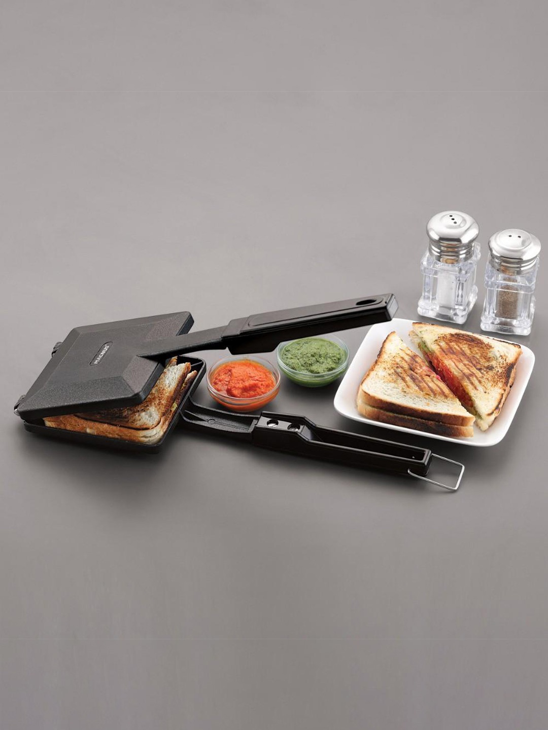 

MAGNUS Black Optima Non Stick Aluminum 2 Cut Gas Compatible Toaster