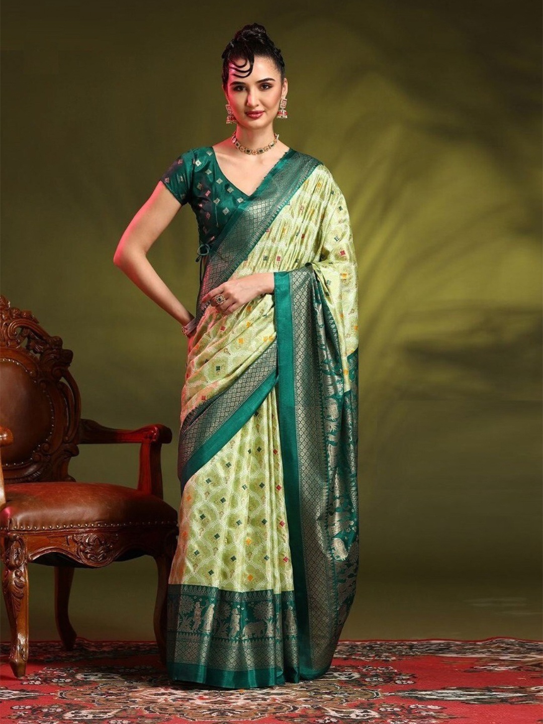 

nirja Fab Ethnic Motifs Silk Blend Bandhani Saree, Green