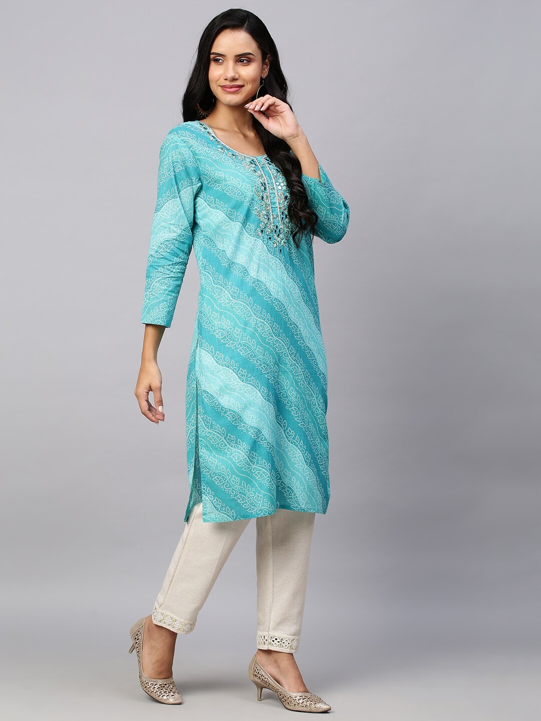 

AMRUTVARSHA CREATION Bandhani Embroidered Thread Work Straight Kurta, Turquoise blue