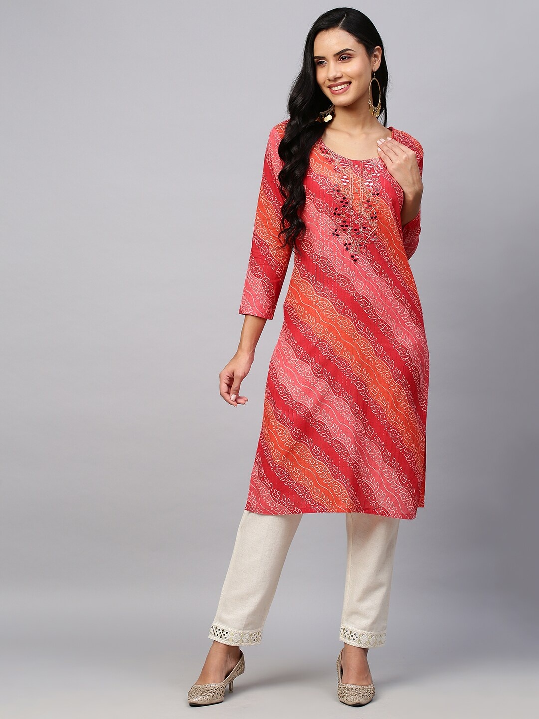 

AMRUTVARSHA CREATION Bandhani Embroidered Thread Work Straight Kurta, Red