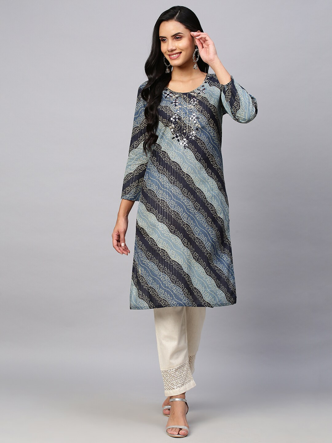 

AMRUTVARSHA CREATION Bandhani Embroidered Thread Work Straight Kurta, Navy blue