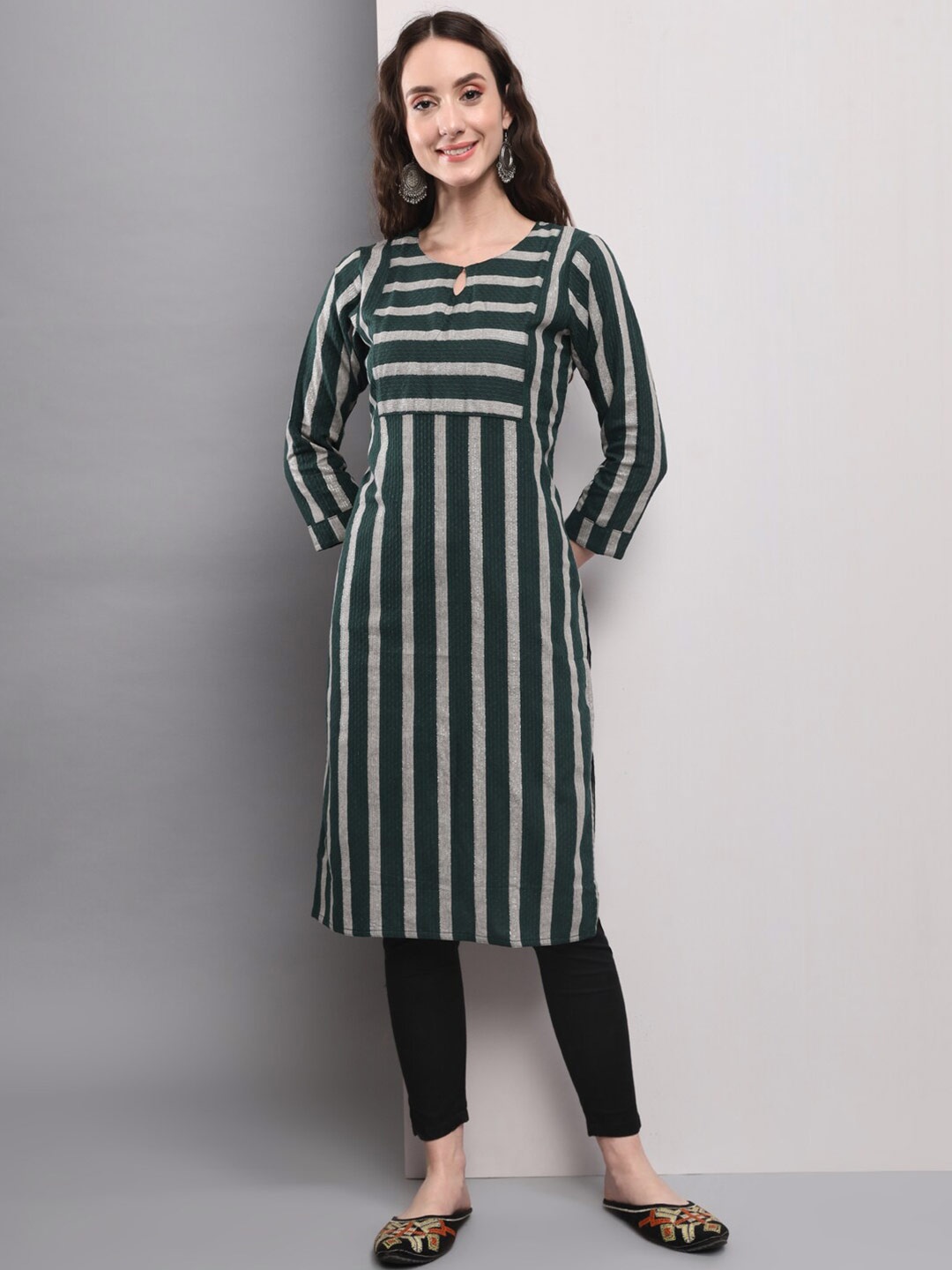 

AMRUTVARSHA CREATION Striped Printed Keyhole Neck Straight Kurta, Green