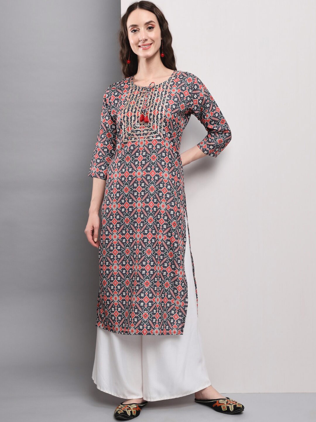 

AMRUTVARSHA CREATION Geometric Printed Gotta Patti Round Neck Straight Kurta, Navy blue