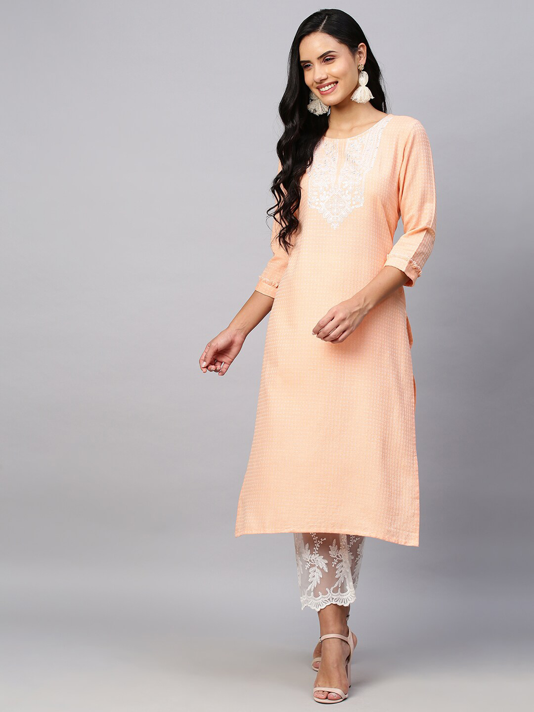 

AMRUTVARSHA CREATION Embroidered Thread Work Floral Straight Kurta, Orange