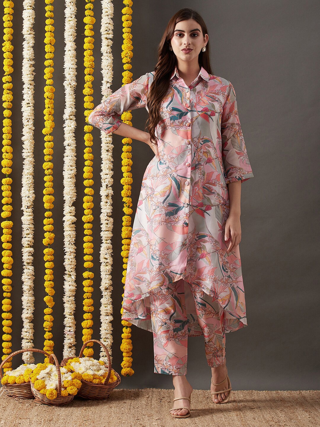 

RAJGRANTH Floral Printed Kurta With Trousers Set, Pink