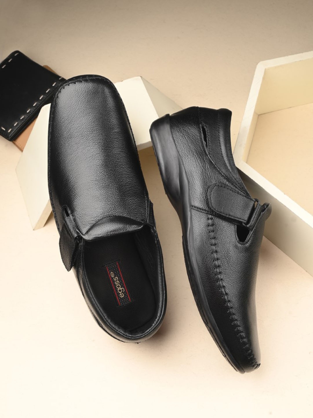 

Egoss Men Textured Square Toe Leather Shoe-Style Sandals, Black