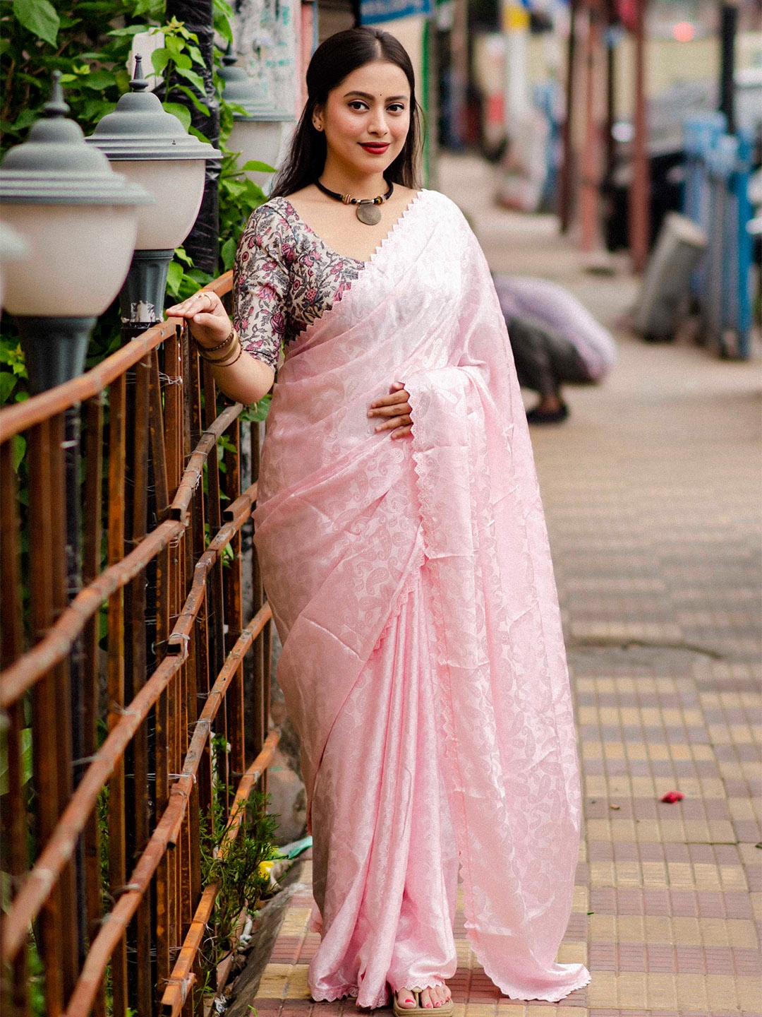 

Mitera Woven Design Crepe Designer Saree, Pink