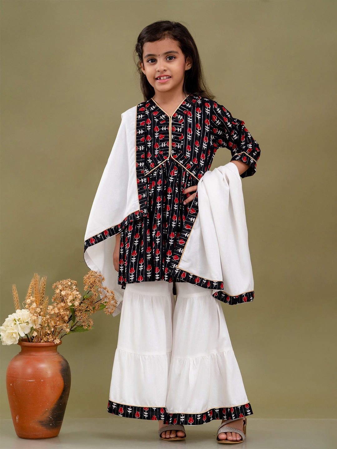 

BAESD Girls V-neck Floral Print Flared Kurta with Sharara & Dupatta, Black