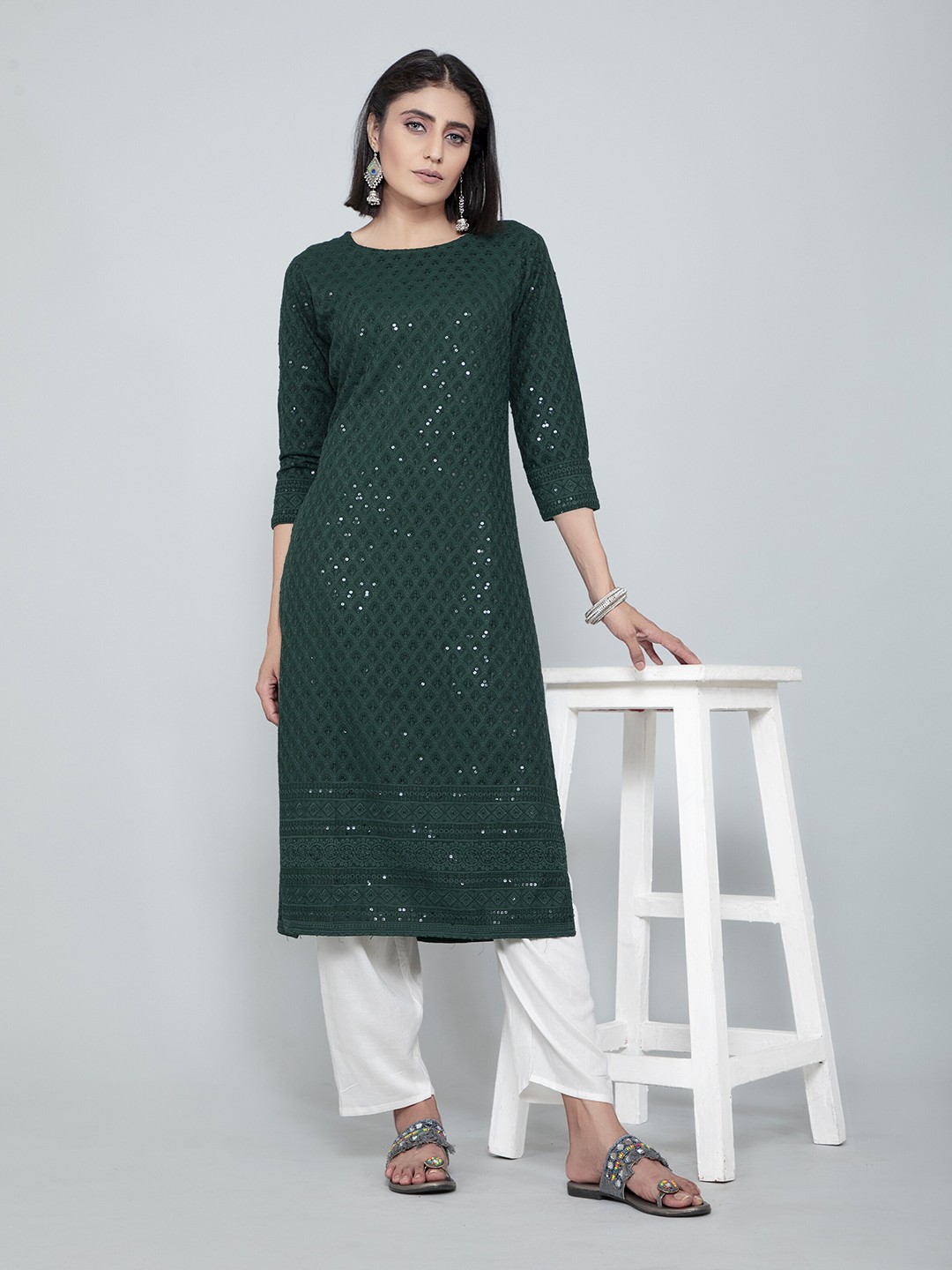 

AMRUTVARSHA CREATION Embroidered Sequinned Jacquard Straight Kurta, Green