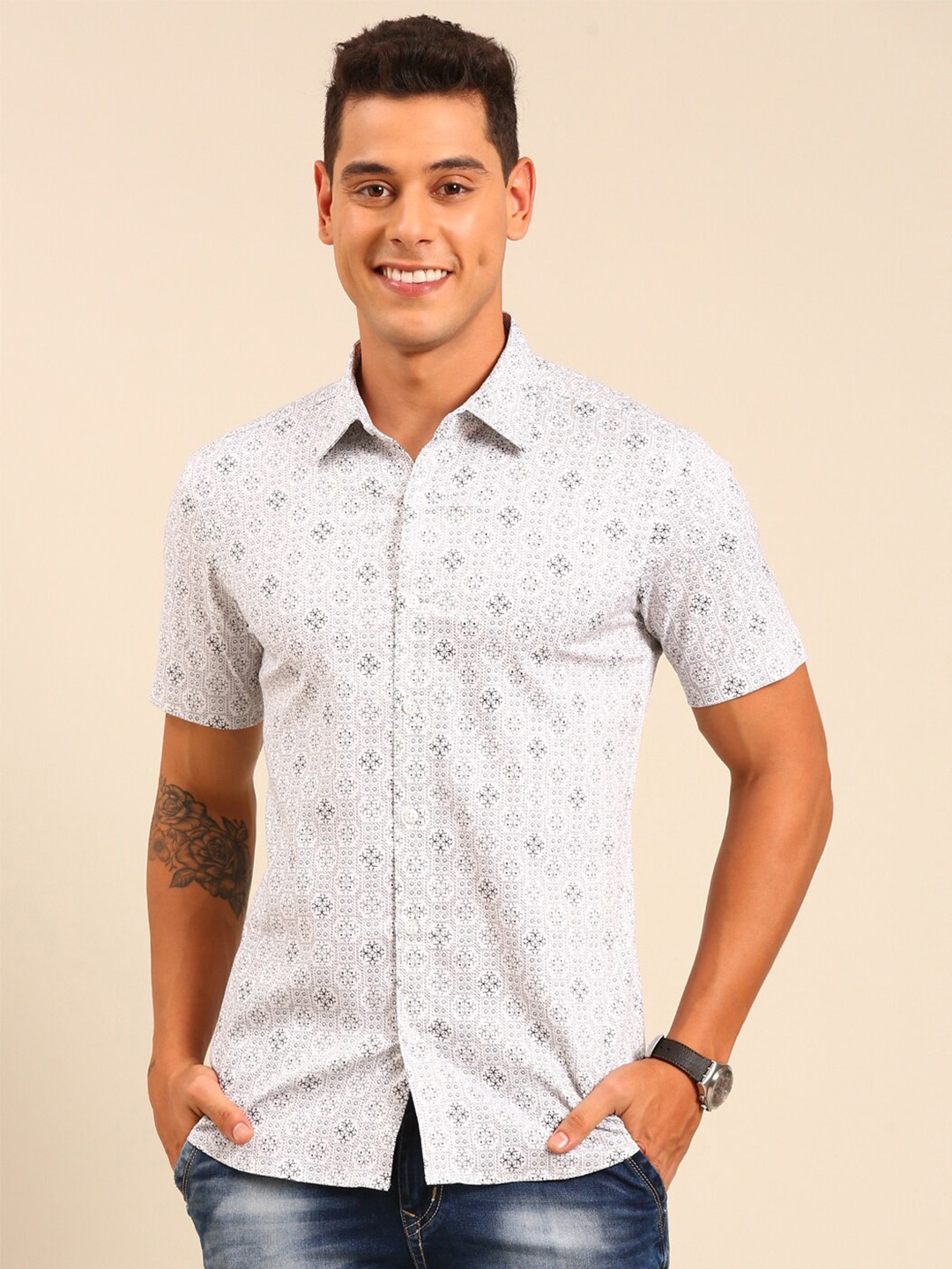 

Joven Abstract Printed Cotton Regular Spread Collar Regular Fit Casual Shirt, White