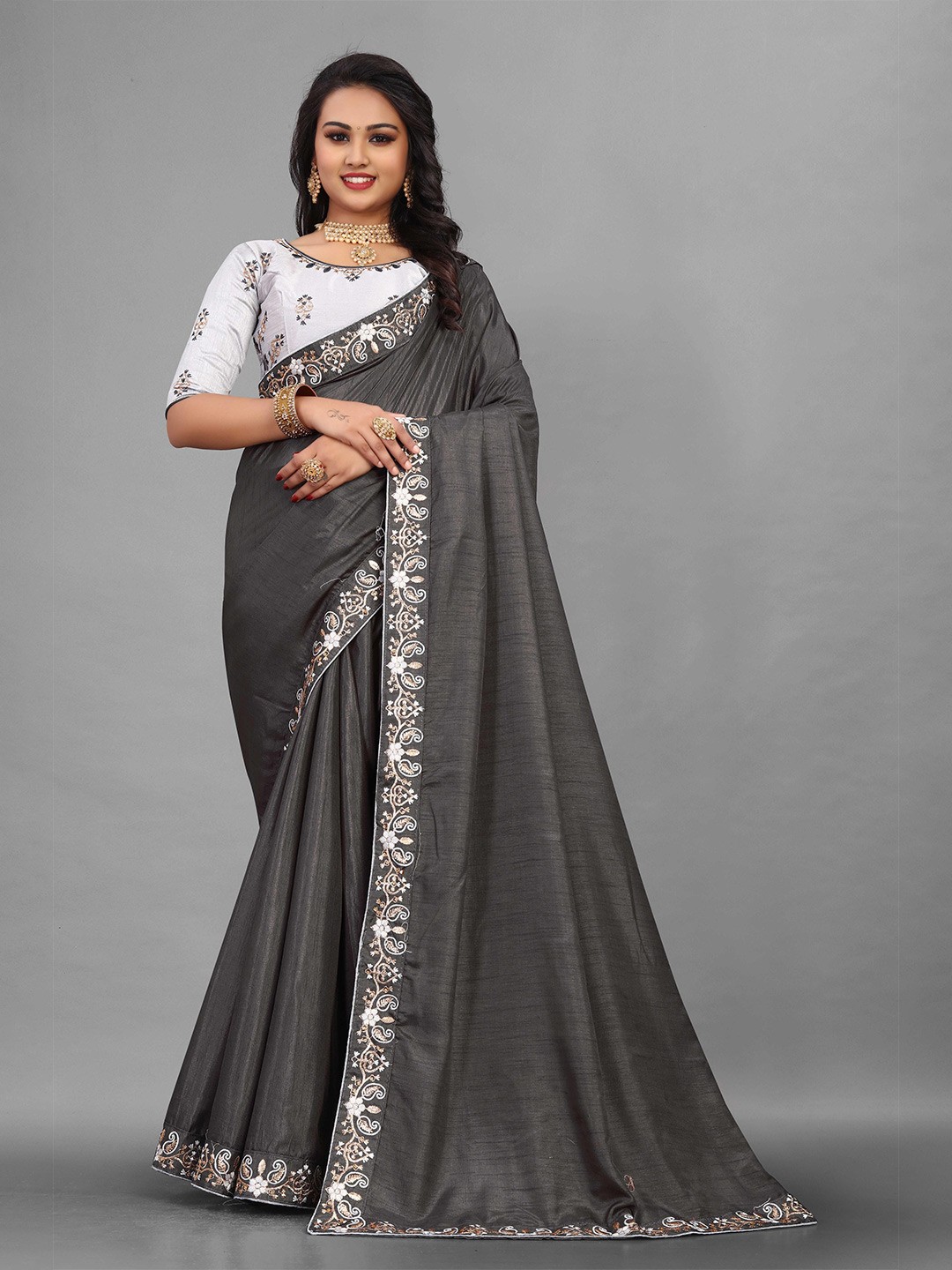 

Linza Grey Ethnic Motifs Embroidered Ilkal Saree