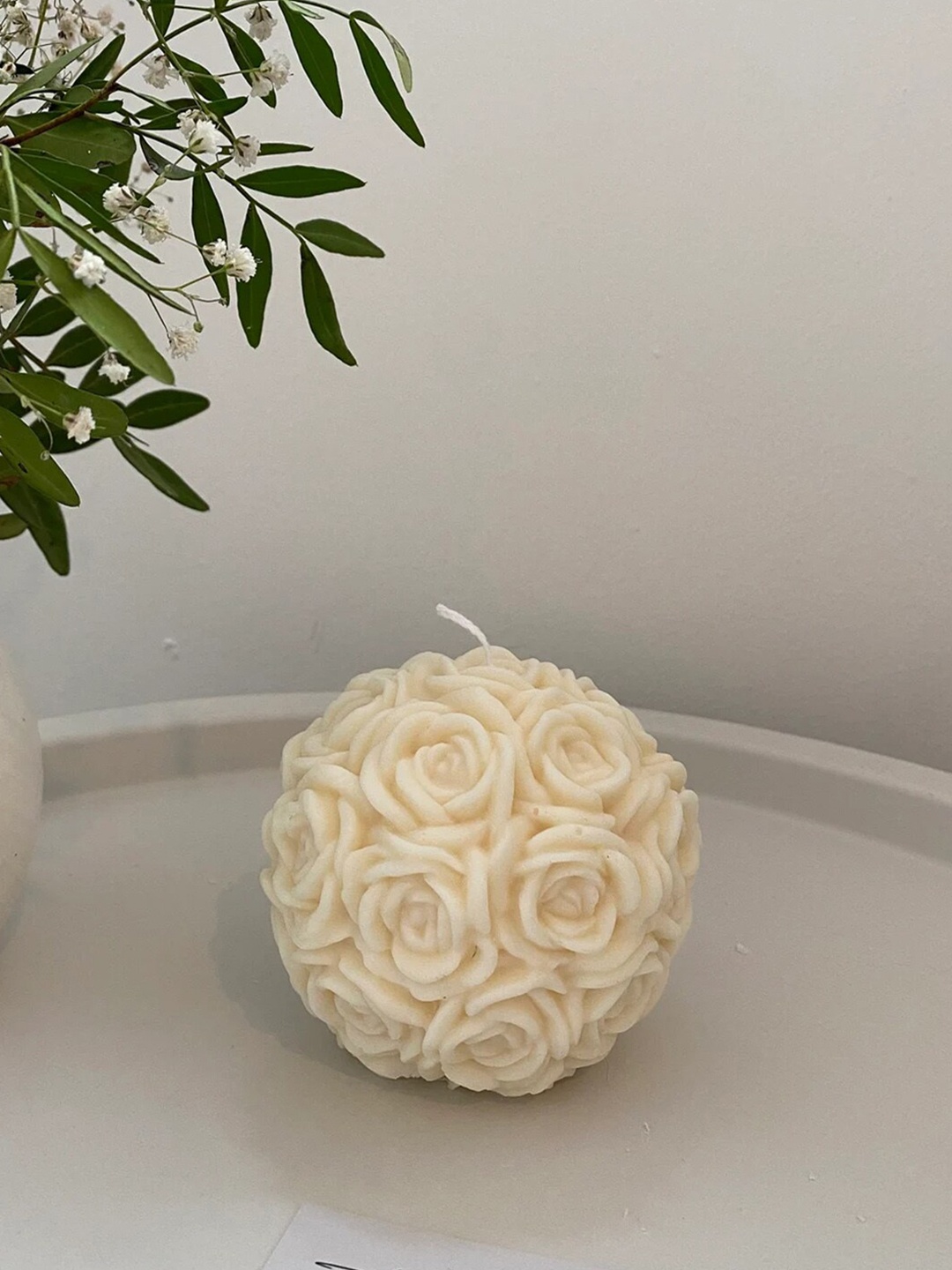 

Aromatic Fables White Rose Infused Scented Ball Candle