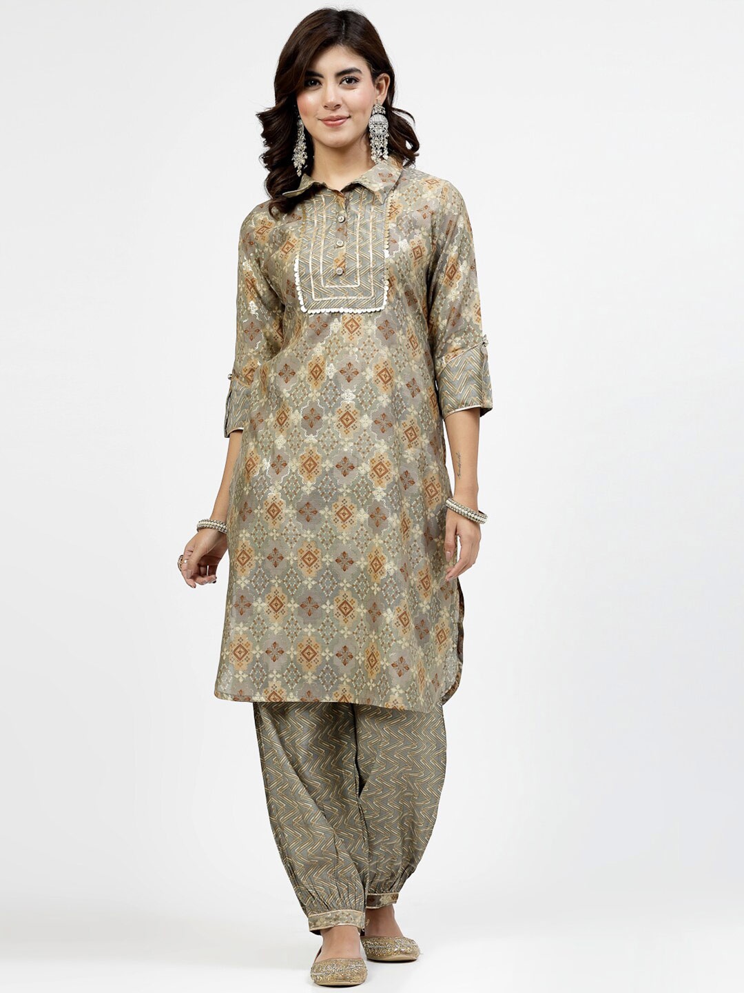 

YELLOW CLOUD Embroidered Straight Kurta with Harem Pant, Grey