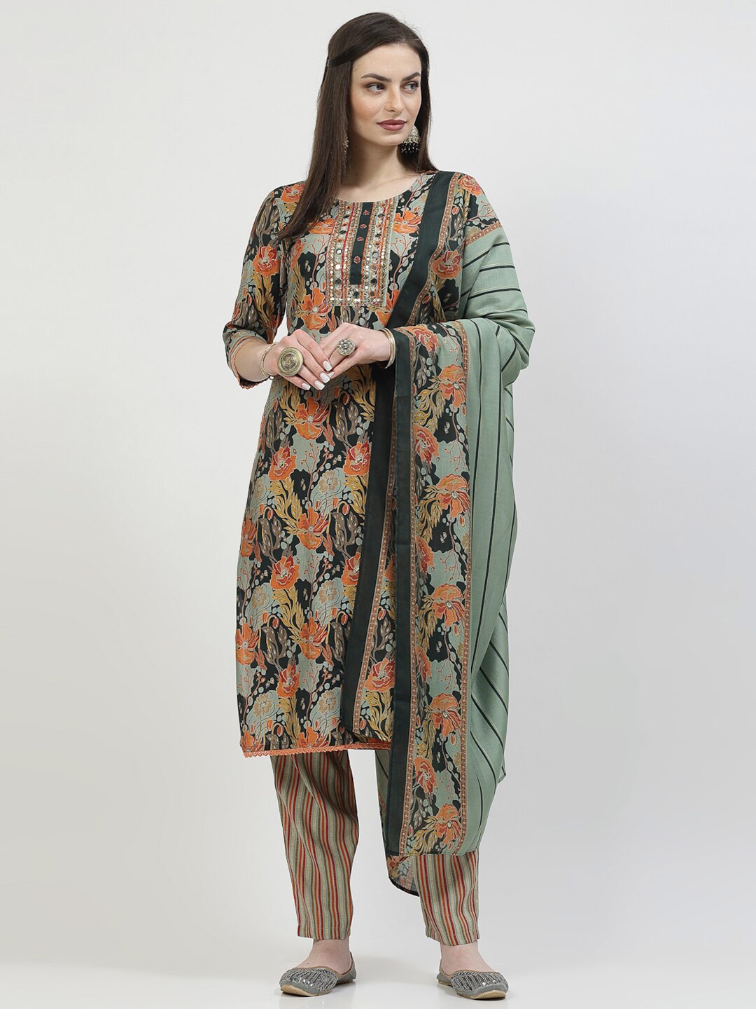 

YELLOW CLOUD Embroidered Straight Kurta with Trouser & Dupatta, Green