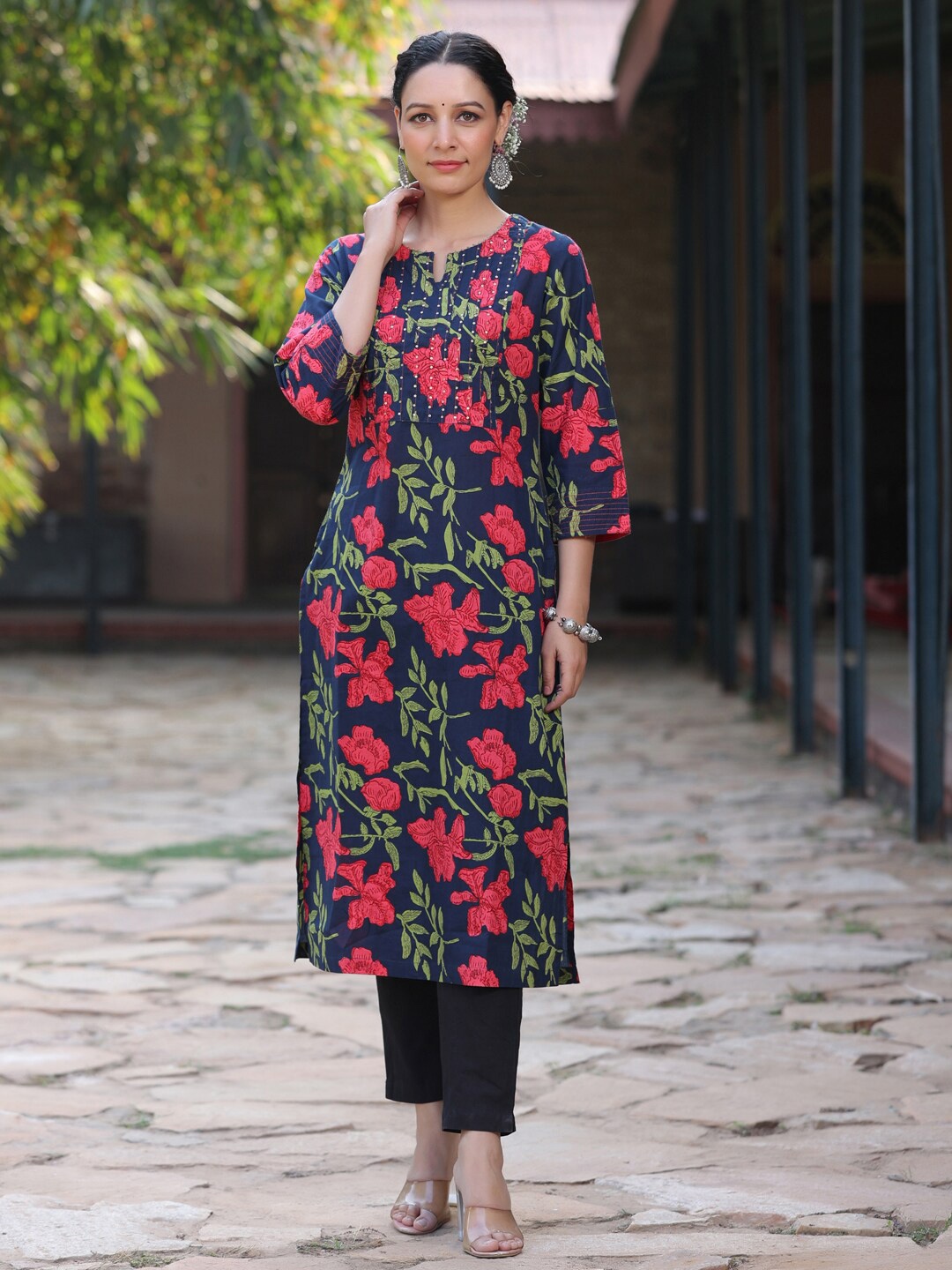 

Rain & Rainbow Floral Printed Cotton Sequinned Long Sleeves Kurta, Blue