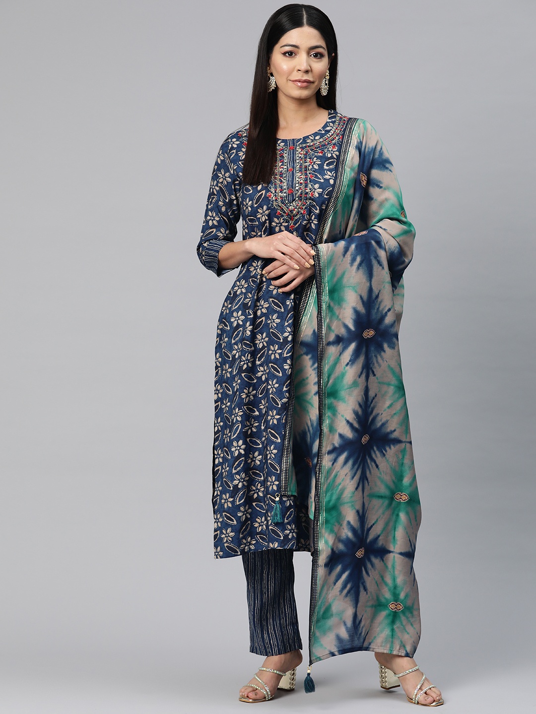 

Readiprint Fashions Floral Printed Zari Pure Silk Kurta with Trousers & Dupatta, Navy blue