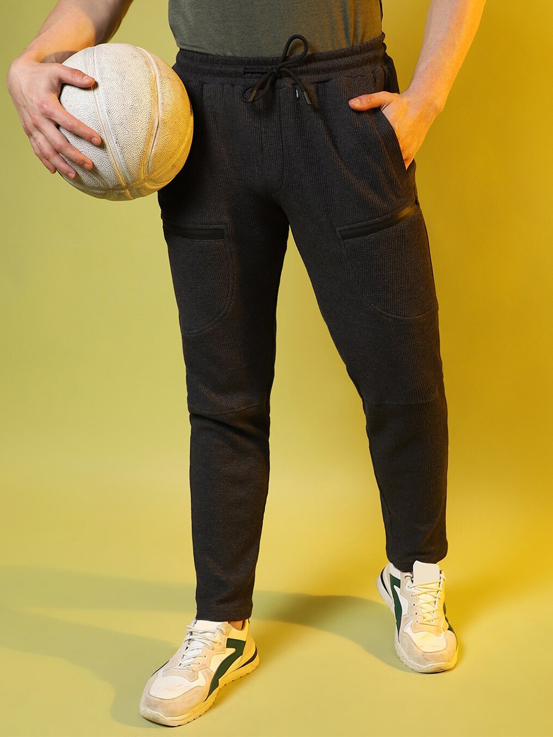 

Campus Sutra Men Cotton Trackpant, Charcoal