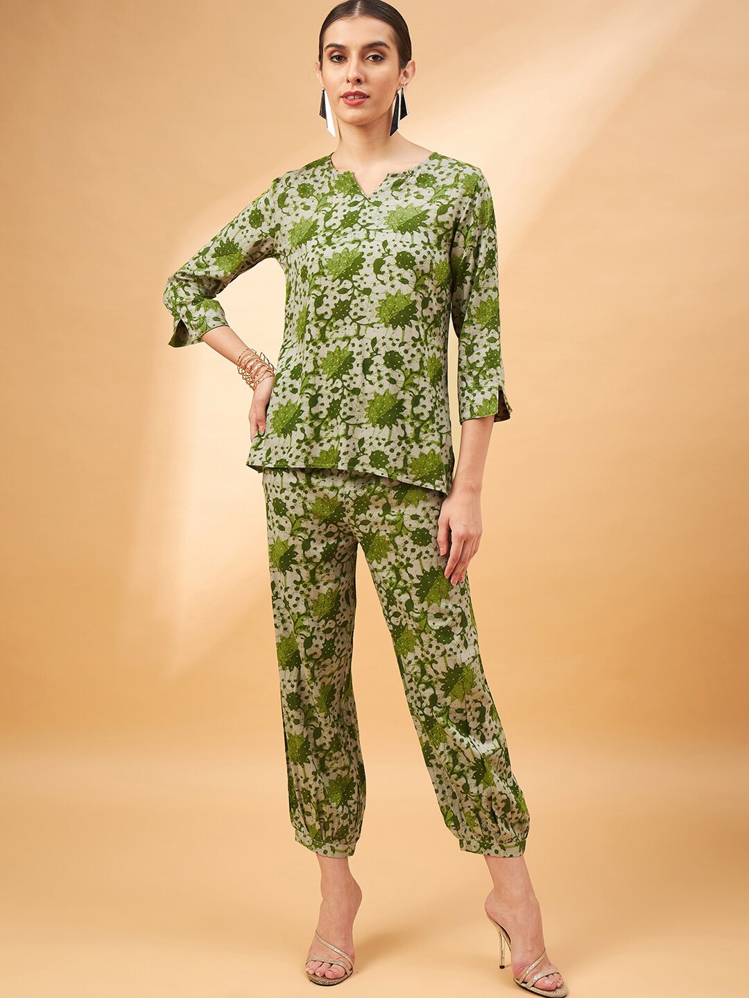 

DressBerry Green Batik Printed Ethnic Top With Trousers