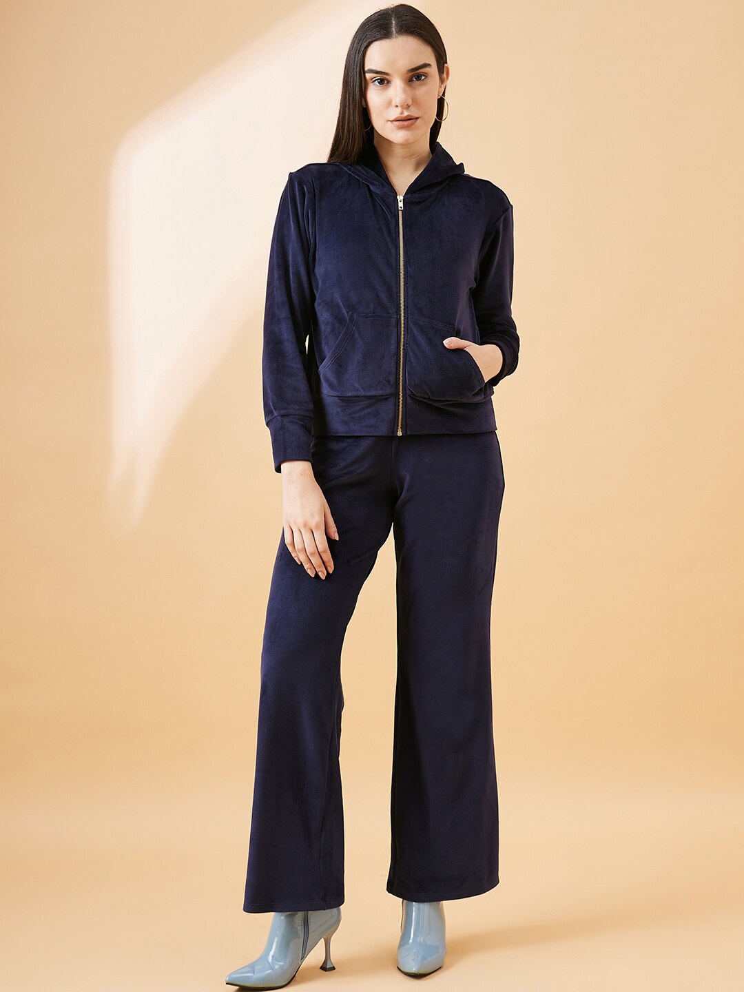 

DressBerry Navy Blue Hooded Velvet Sweatshirt With Trousers