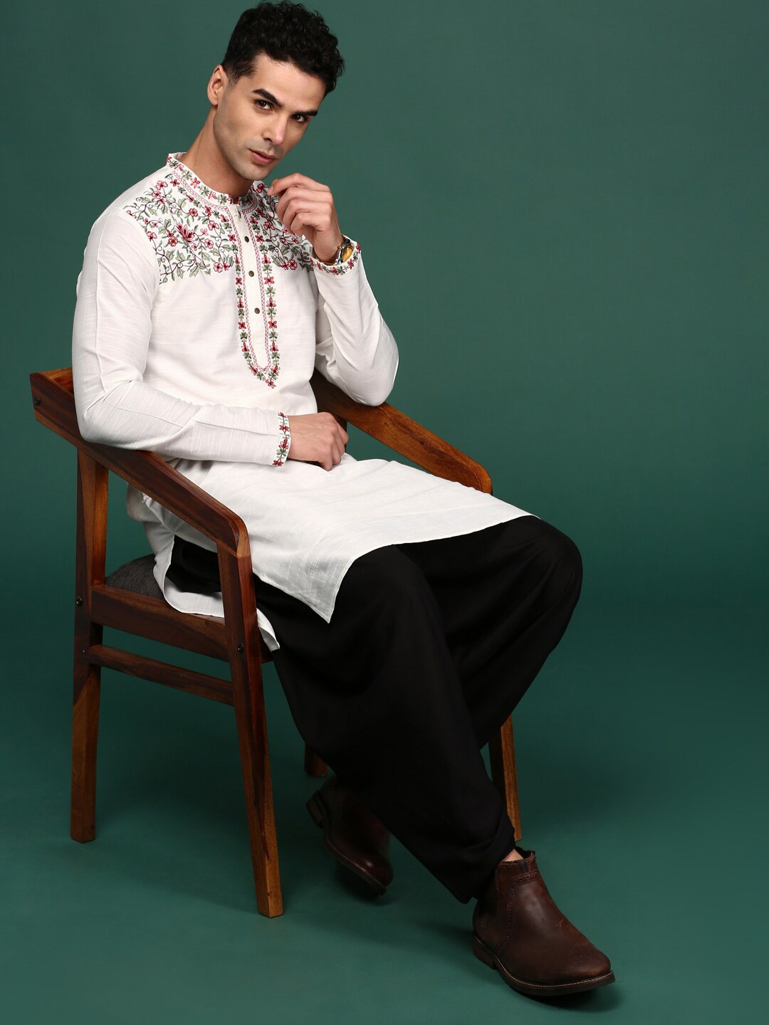 

Ramas Floral Embroidered Mandarin Collar Long Sleeves Kurta, White