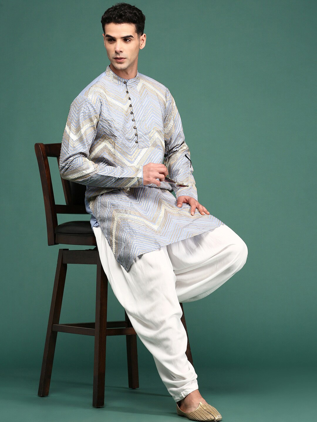 

Ramas Embroidered Mandarin Collar Long Sleeves Gotta Patti Cotton Kurta, Blue