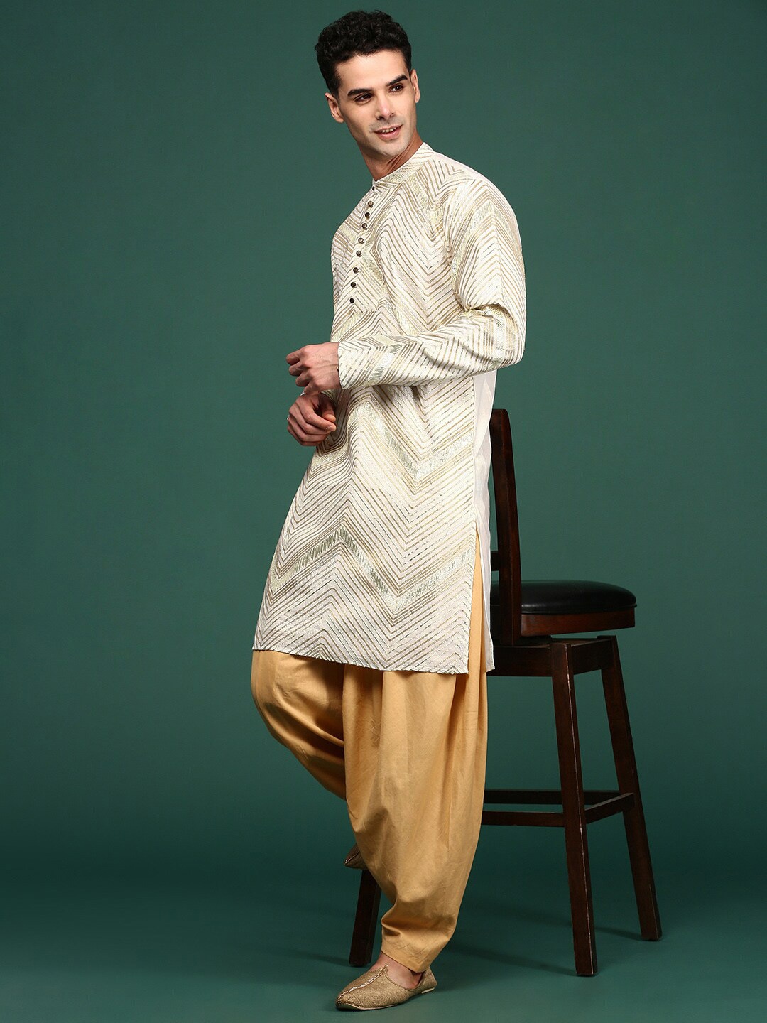 

Ramas Embroidered Mandarin Collar Long Sleeves Gotta Patti Kurta, White