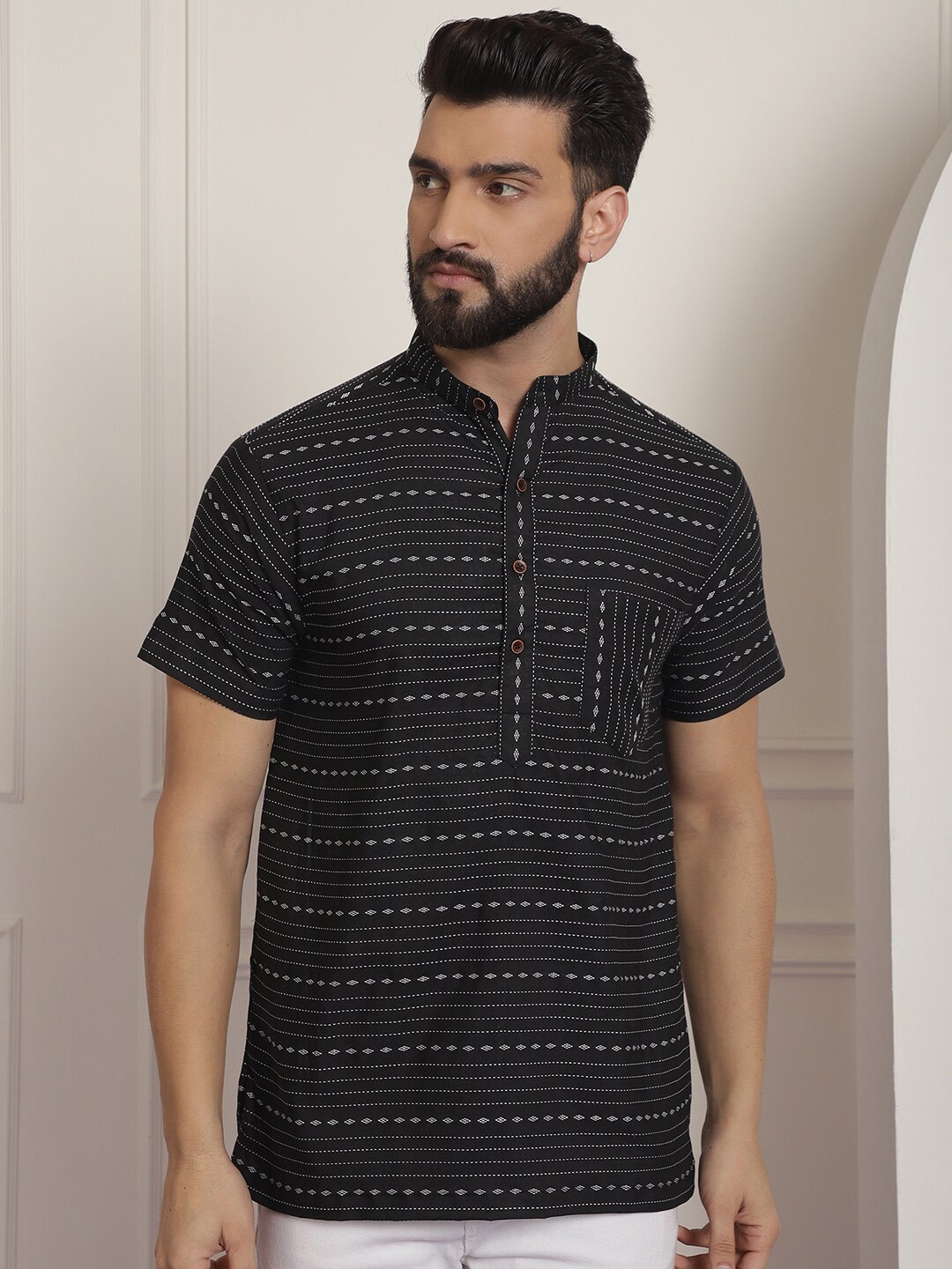 

Aarsha Stripes Printed Mandarin Collar Cotton Straight Kurta, Black