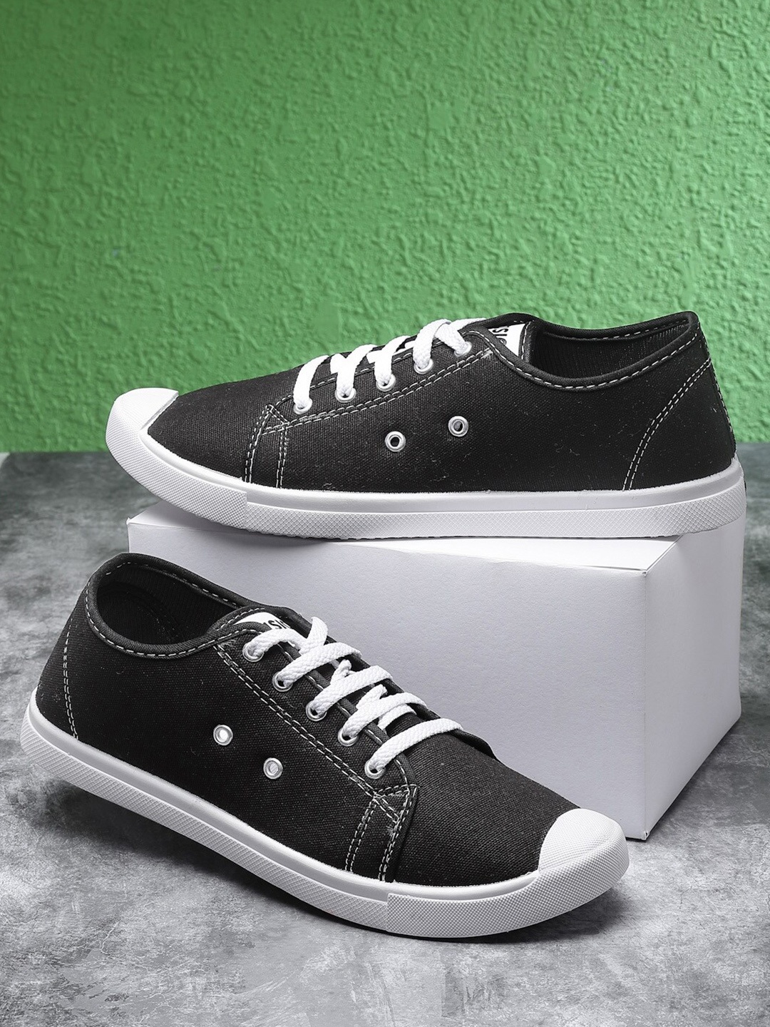 

ASIAN Men Contrast Sole Lace Up Sneakers, Black