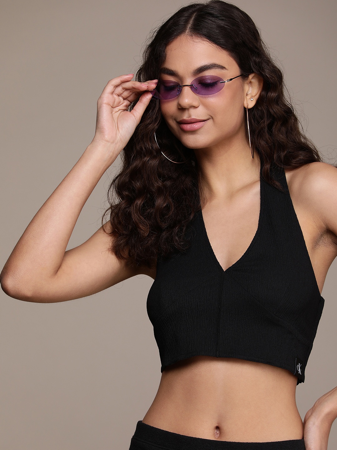 

Calvin Klein Jeans Solid Sleeveless Halter Neck Crop Top, Black