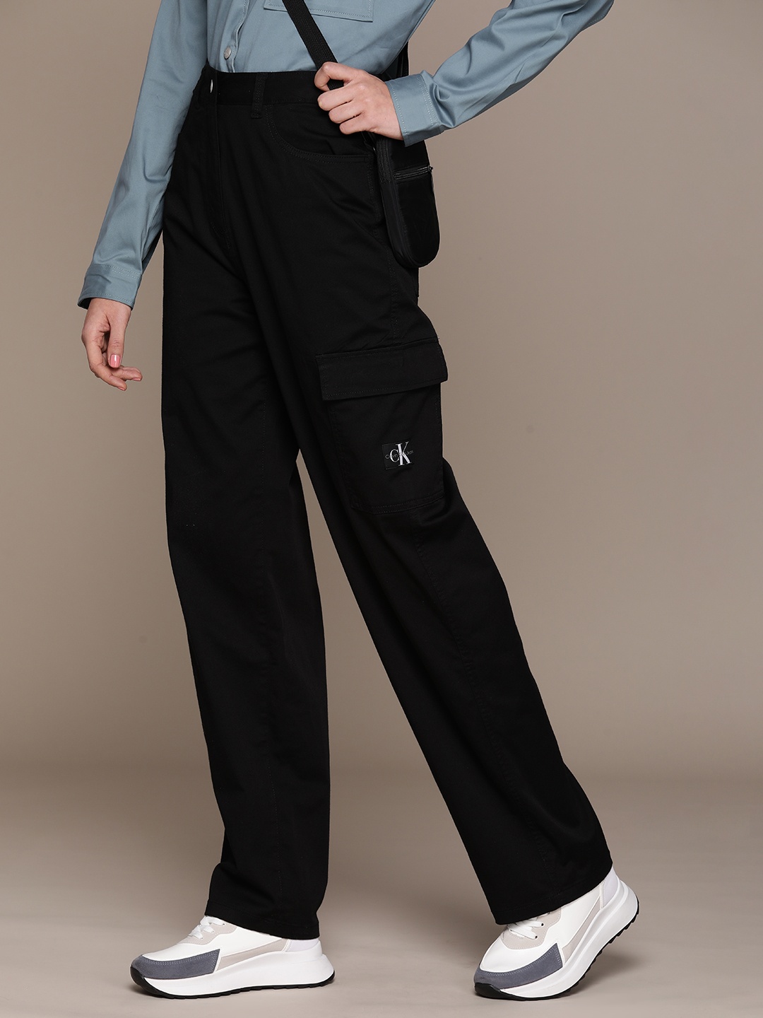

Calvin Klein Jeans Women Straight Fit High-Rise Easy Wash Cargos, Black