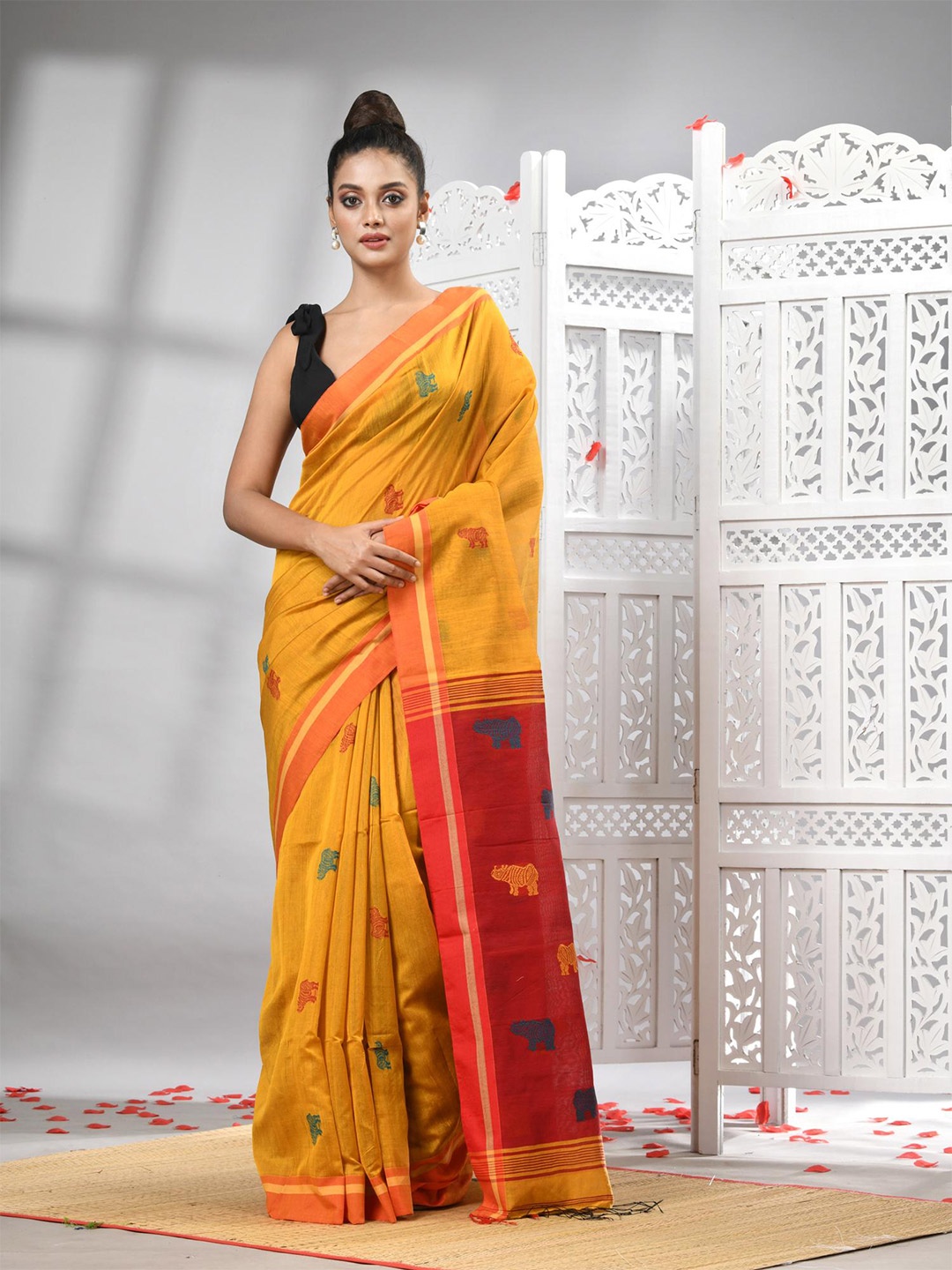 

Angoshobha Ethnic Motifs Woven Design Saree, Yellow
