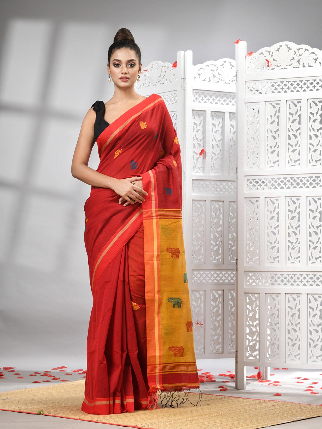 

Angoshobha Geometric Woven Design Saree, Red