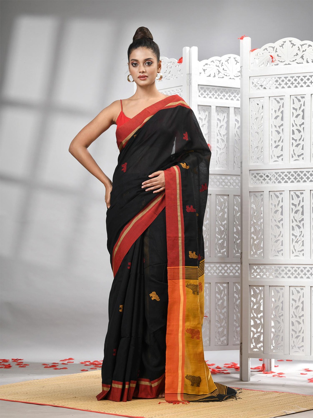 

Angoshobha Geometric Woven Design Design Saree, Black