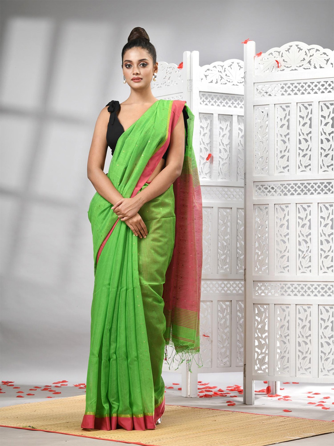 

Angoshobha Ombre Woven Design Design Saree, Green