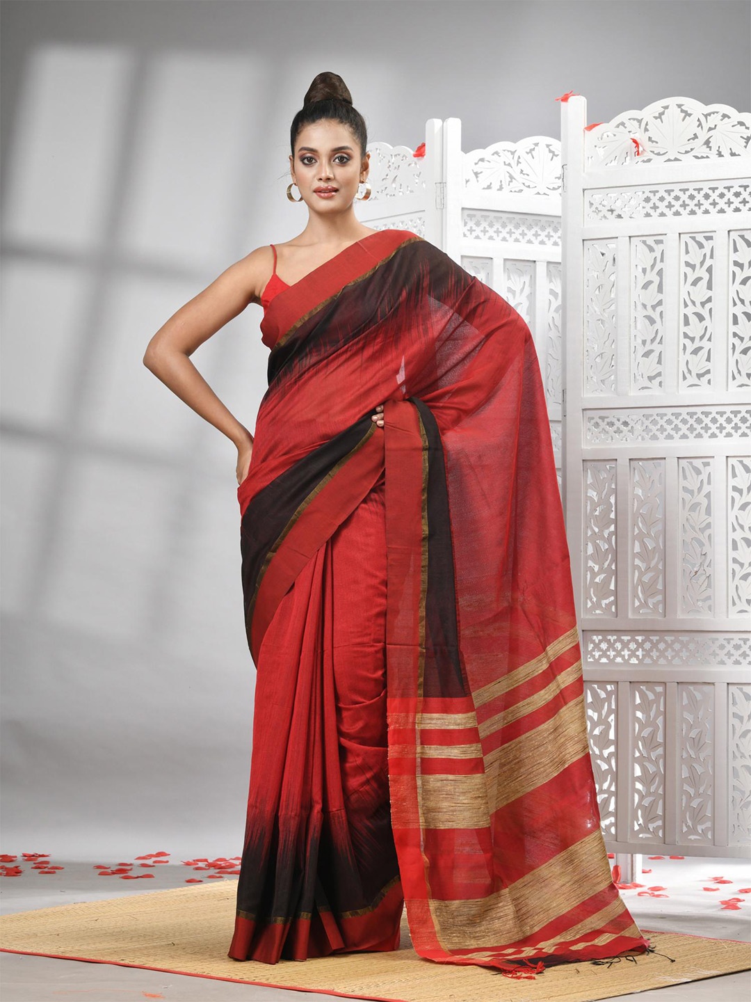 

Angoshobha Ethnic Motifs Woven Design Saree, Maroon