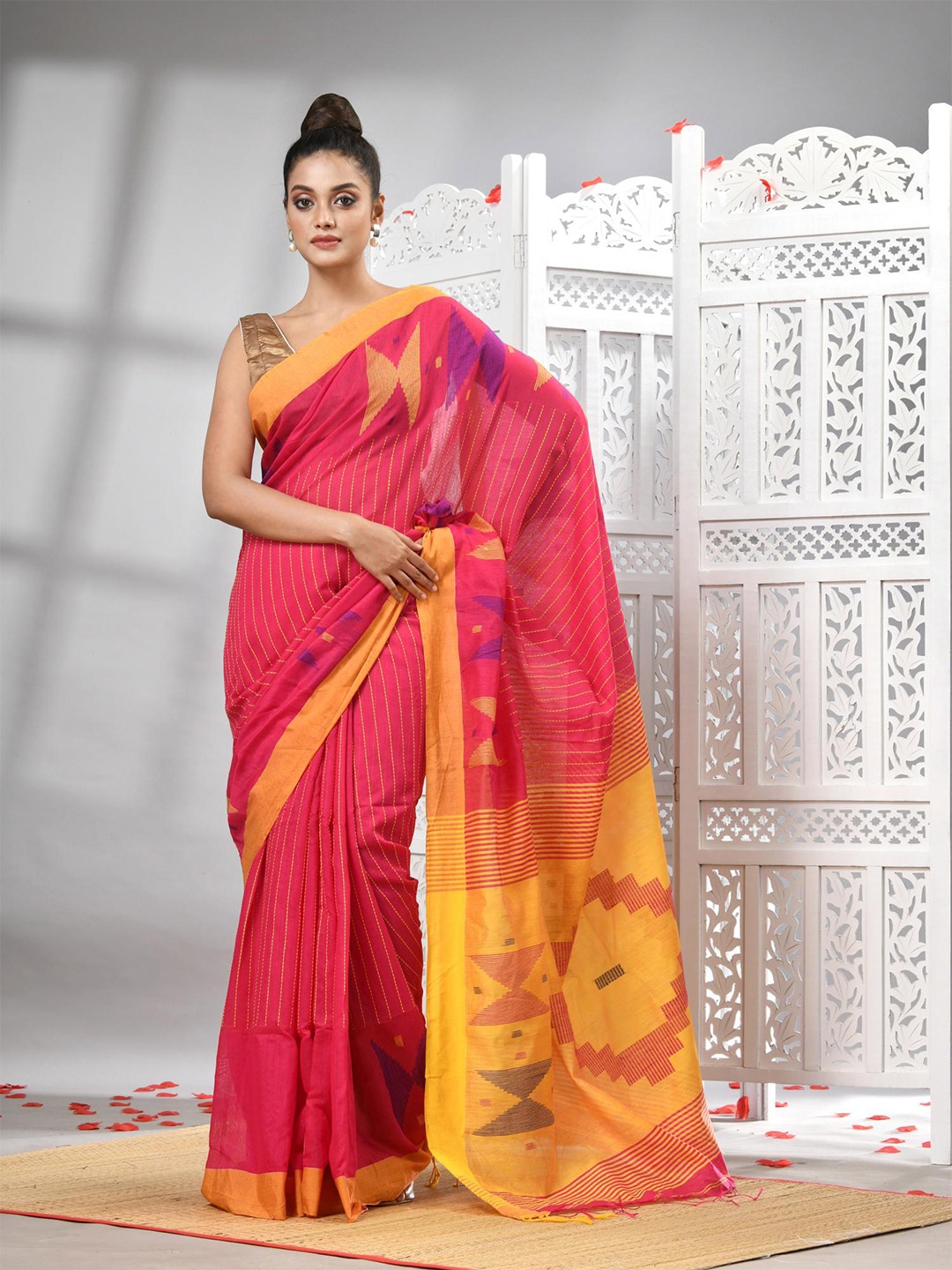 

Angoshobha Ethnic Woven Design Saree, Fuchsia