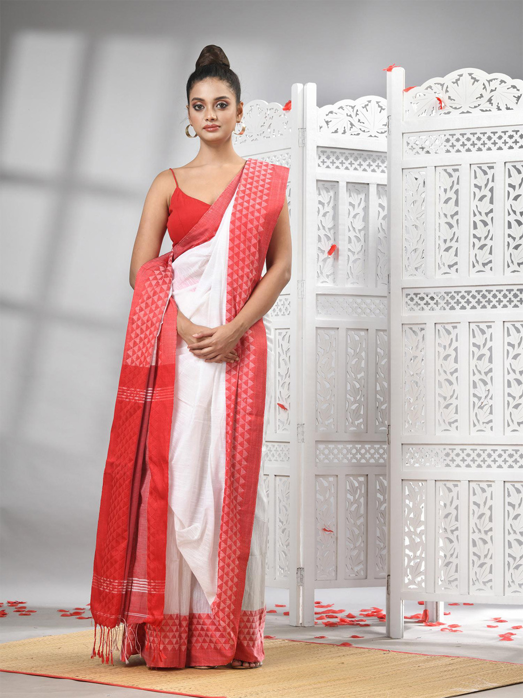 

Angoshobha Striped Woven Design Saree, White