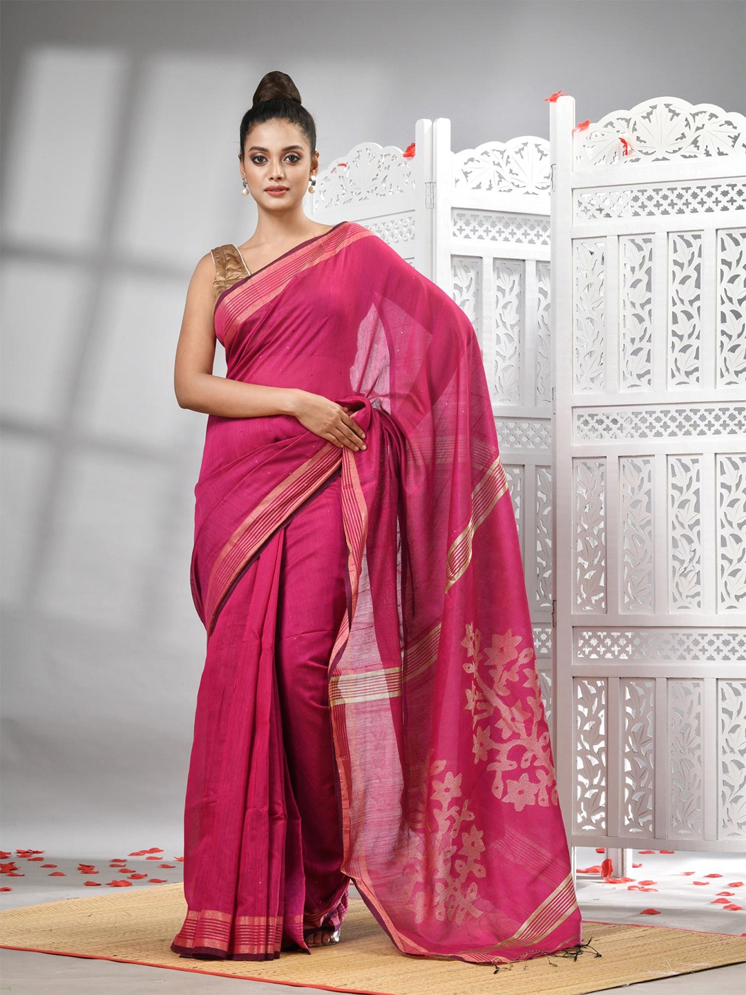 

Angoshobha Zari Woven Design Saree, Fuchsia