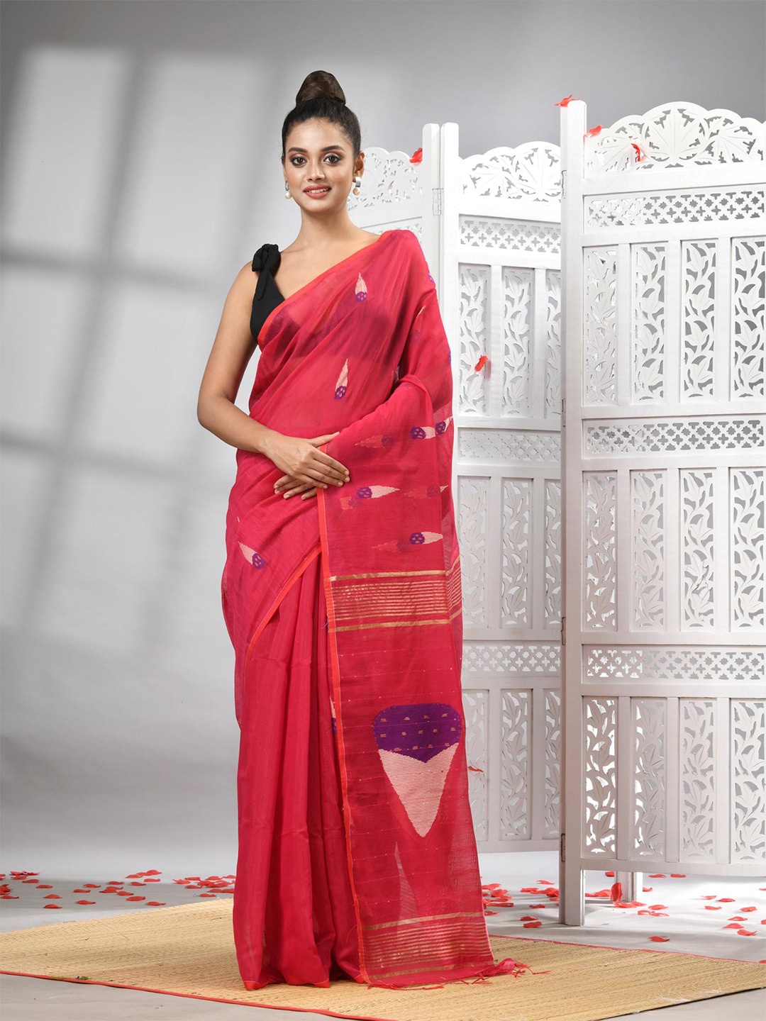 

Angoshobha Geometric Woven Design Saree, Fuchsia