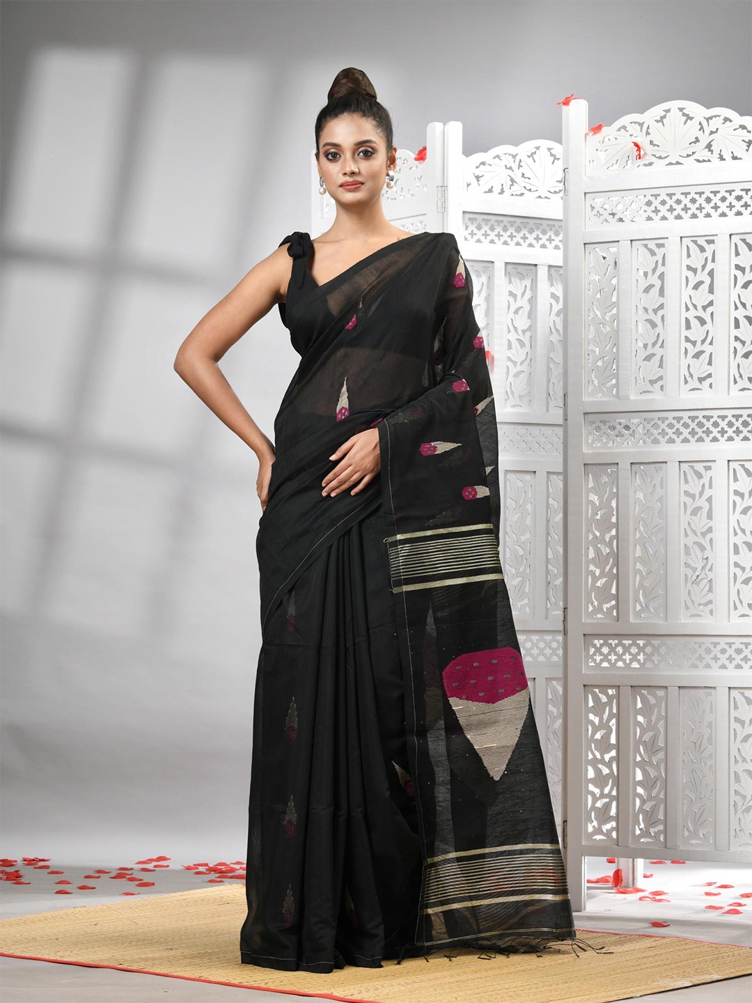 

Angoshobha Abstract Woven Design Sequinned Saree, Black
