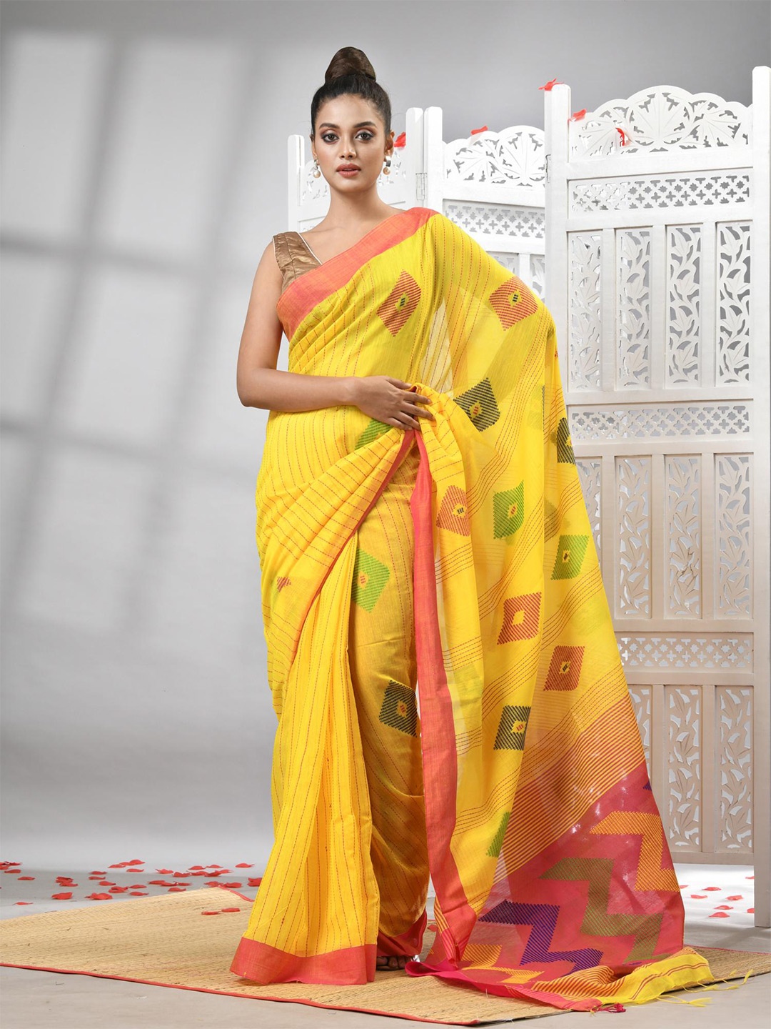 

Angoshobha Ethnic Motifs Woven Design Saree, Yellow