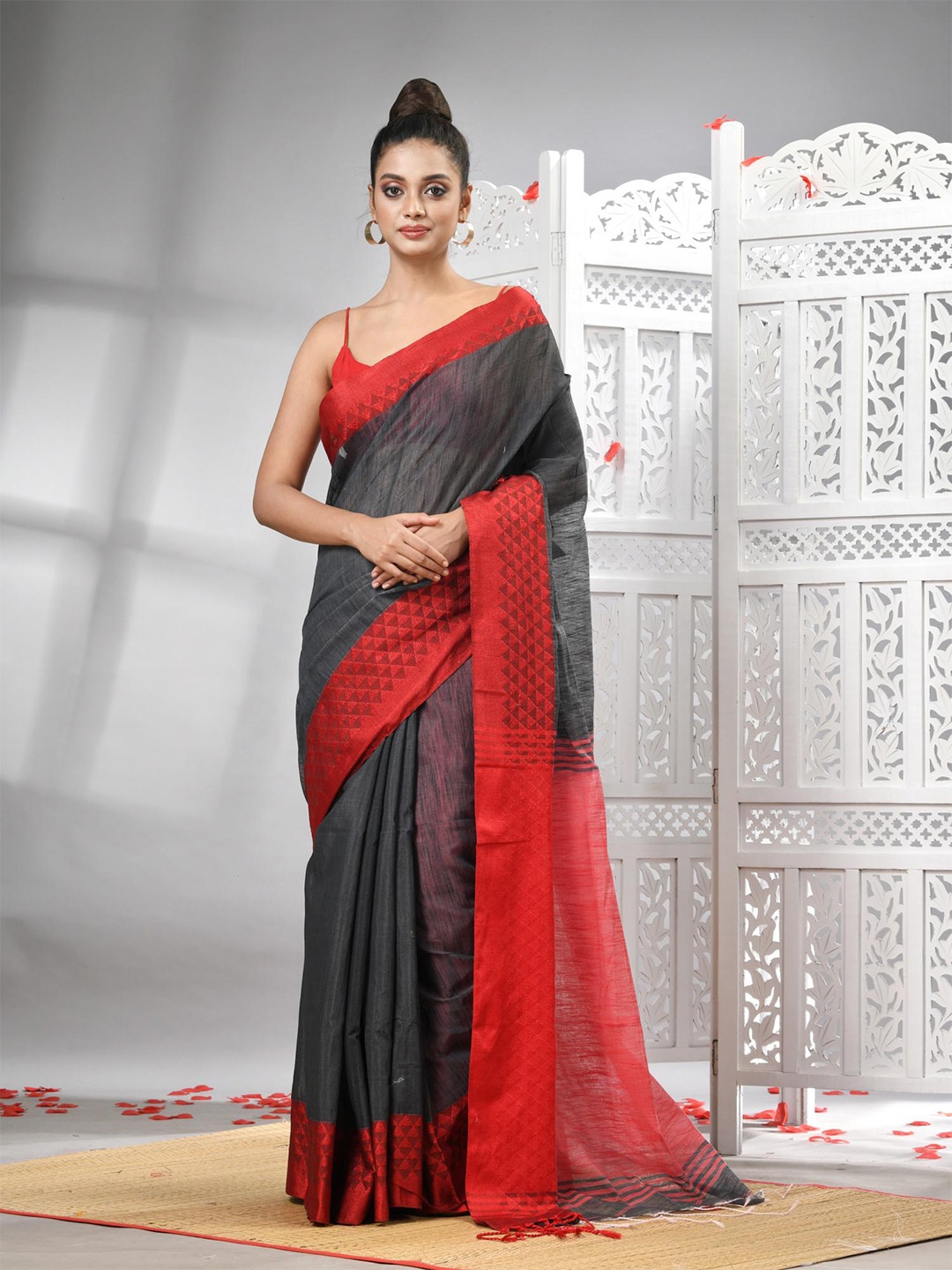 

Angoshobha Ethnic Motifs Woven Design Saree, Grey
