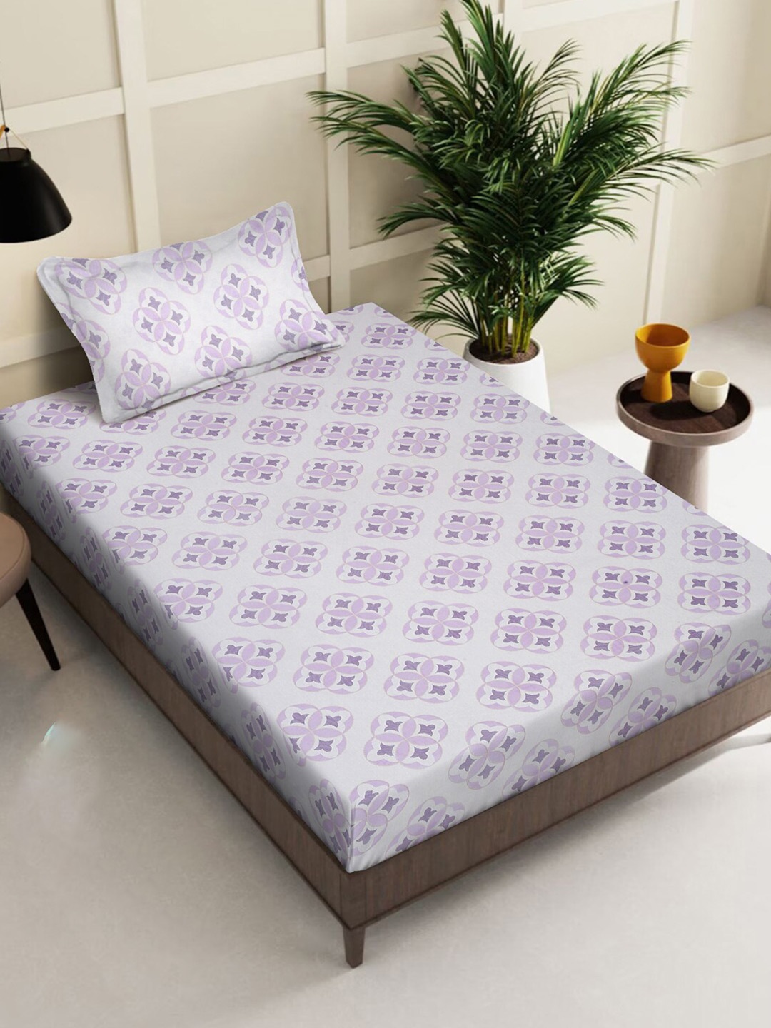 

KLOTTHE Purple & White Geometric Cotton 400 TC Single Bedsheet with Pillow Cover