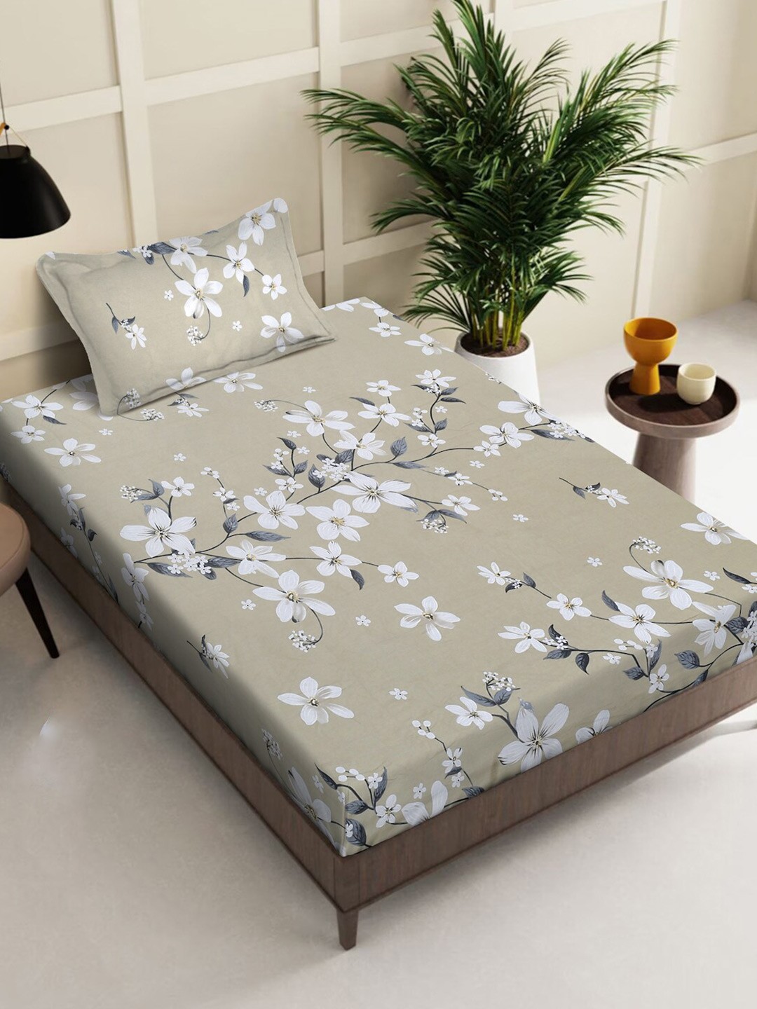 

KLOTTHE Beige & White Floral Cotton 400TC Fitted Single Bedsheet With Pillow Cover