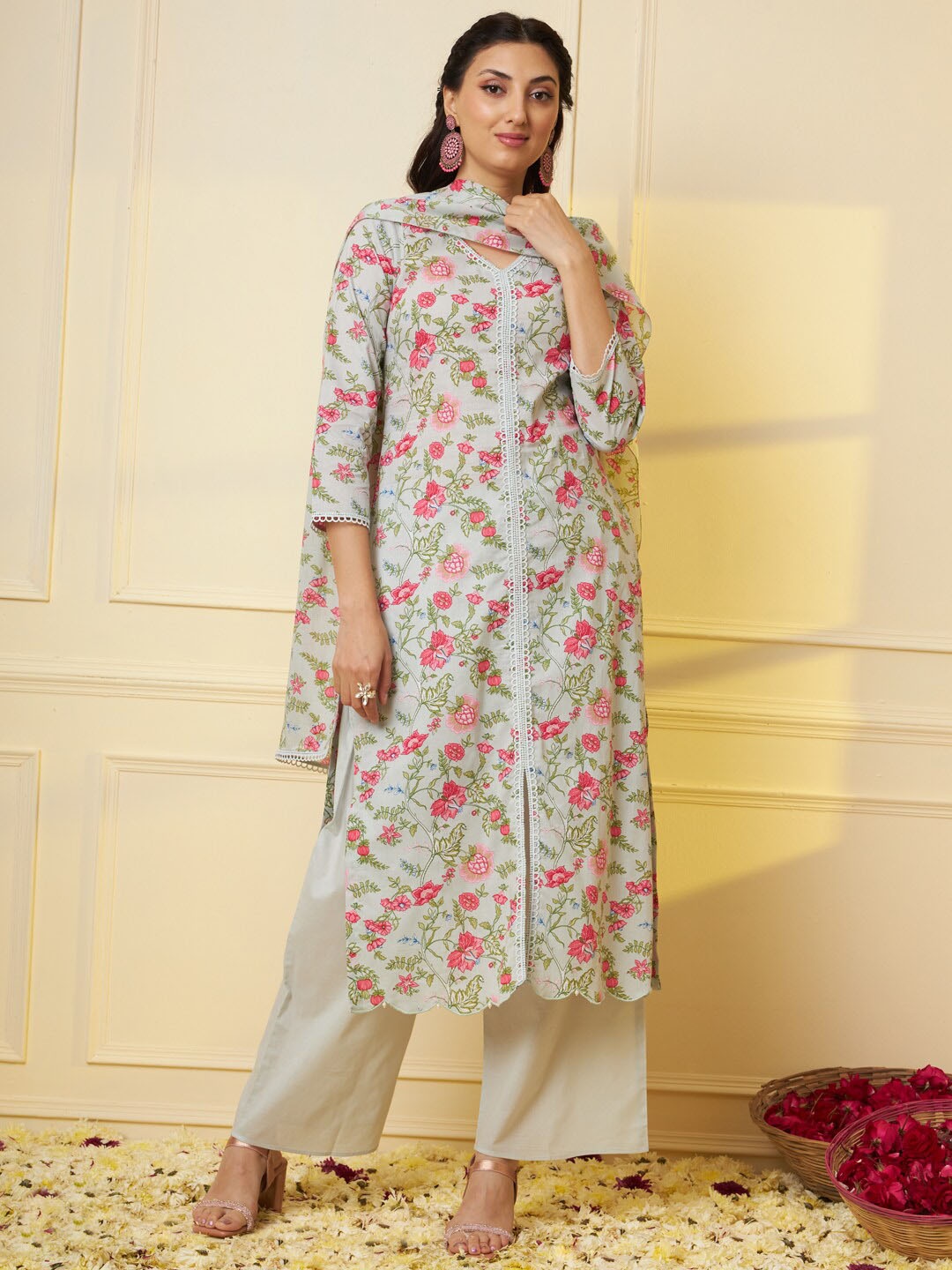

Tissu Floral Printed Notched Neck Pure Cotton Kurta with Palazzo & Dupatta, Green